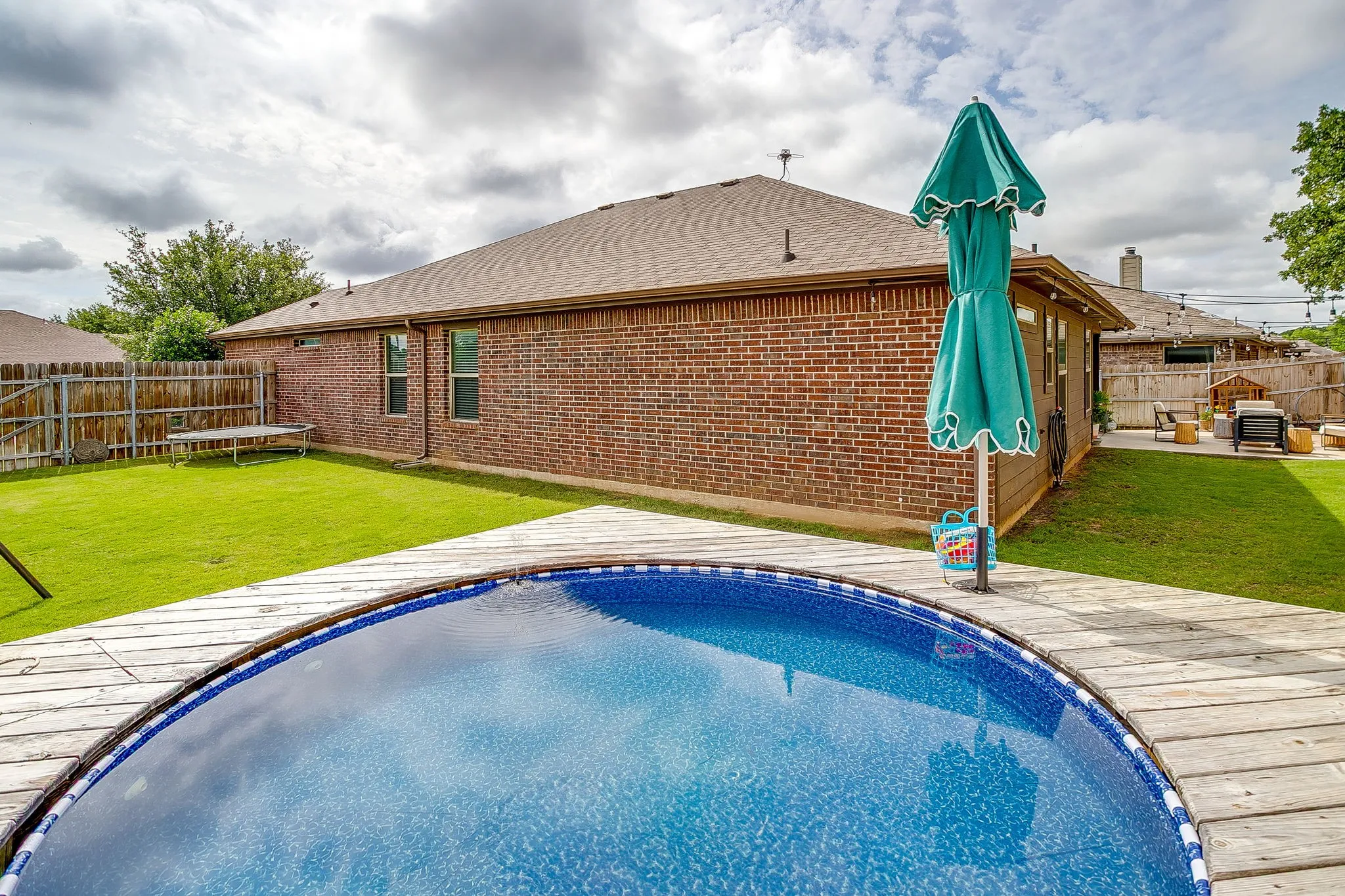 Single Family Residence For Sale in Parker County , 100 Tall Meadow Street, Azle, Texas 76020, 4 Bedroom, 2 Bathroom, 2 Garage spaces, 1,735 Sqft, built in 2015, mls#21285047, Real Estate Agent in Azle, Homes For Sale in Parker county, Homes For Sale in Azle, Realtor in Azle Texas, Real Estate Brokerage Independent Realty Texas, Luminita Cordes Realtor