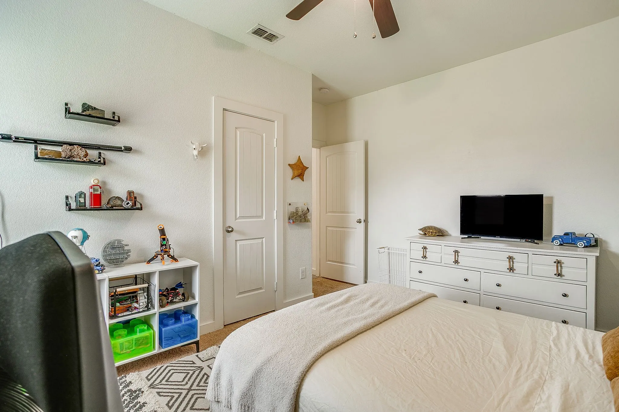 Single Family Residence For Sale in Parker County , 100 Tall Meadow Street, Azle, Texas 76020, 4 Bedroom, 2 Bathroom, 2 Garage spaces, 1,735 Sqft, built in 2015, mls#21285047, Real Estate Agent in Azle, Homes For Sale in Parker county, Homes For Sale in Azle, Realtor in Azle Texas, Real Estate Brokerage Independent Realty Texas, Luminita Cordes Realtor