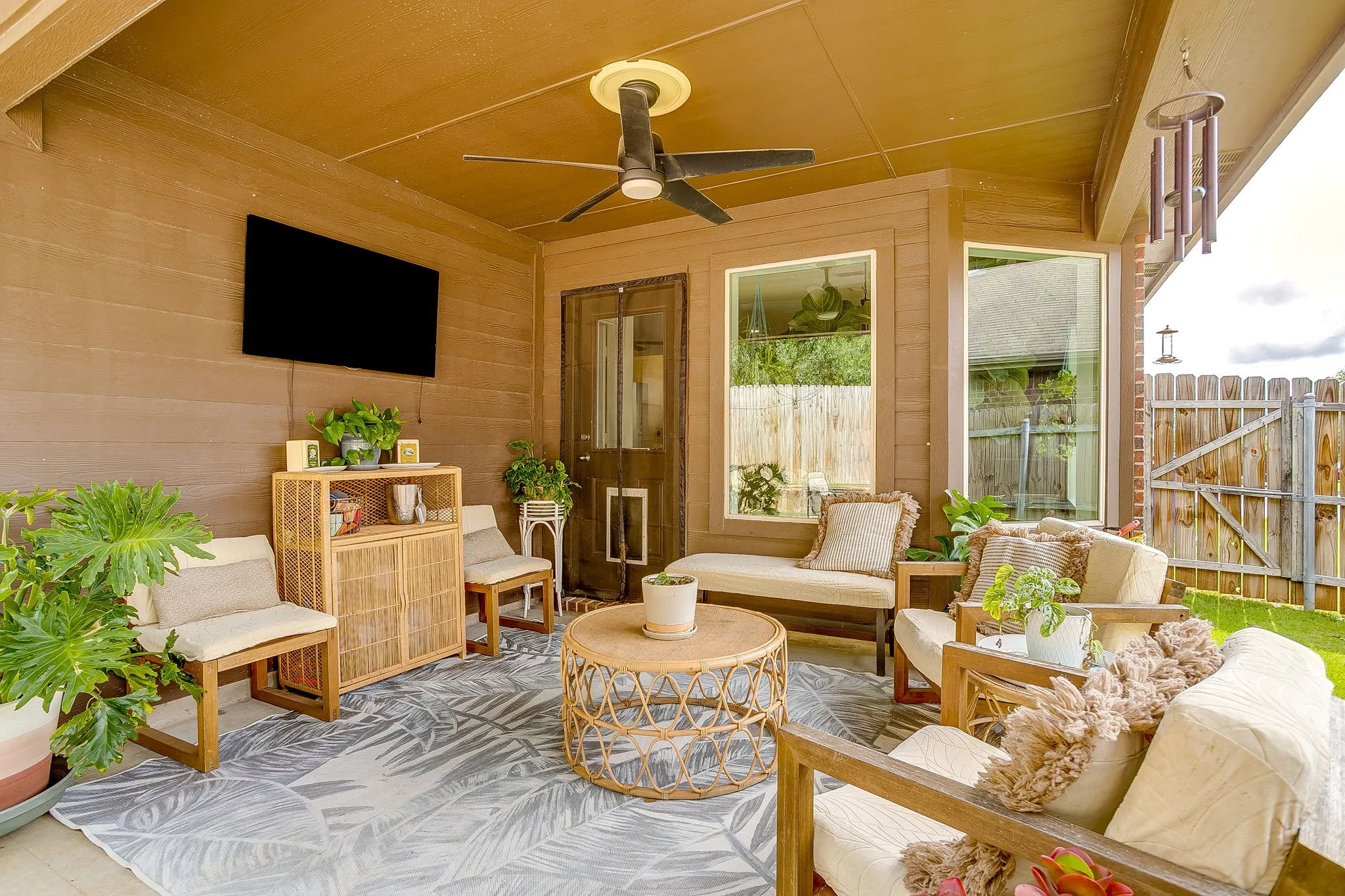 Single Family Residence For Sale in Parker County , 100 Tall Meadow Street, Azle, Texas 76020, 4 Bedroom, 2 Bathroom, 2 Garage spaces, 1,735 Sqft, built in 2015, mls#21285047, Real Estate Agent in Azle, Homes For Sale in Parker county, Homes For Sale in Azle, Realtor in Azle Texas, Real Estate Brokerage Independent Realty Texas, Luminita Cordes Realtor