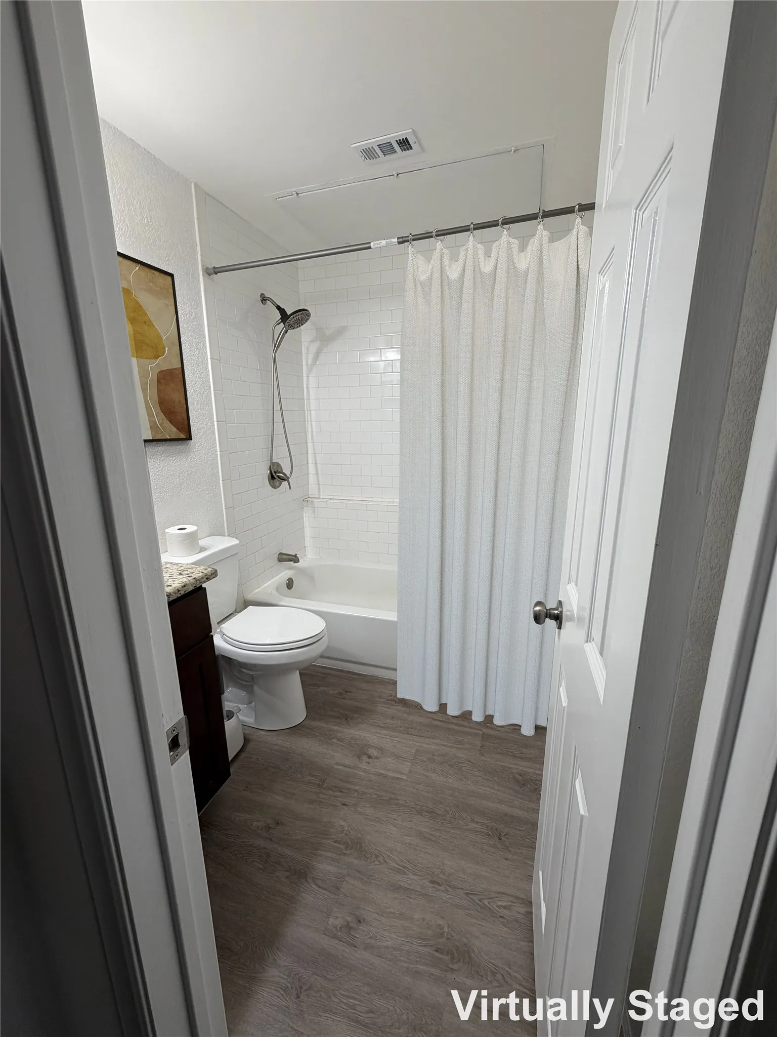 Apartment For Rent in Dallas County , 6760 Eastridge Drive 102, Dallas, Texas 75231, 1 Bedroom, 1 Bathroom, Garage spaces, 725 Sqft, built in 1986, mls#21285438, Real Estate Agent in Dallas, Homes For Rent in Dallas county, Homes For Rent in Dallas, Realtor in Dallas Texas, Real Estate Brokerage Independent Realty Texas, Luminita Cordes Realtor