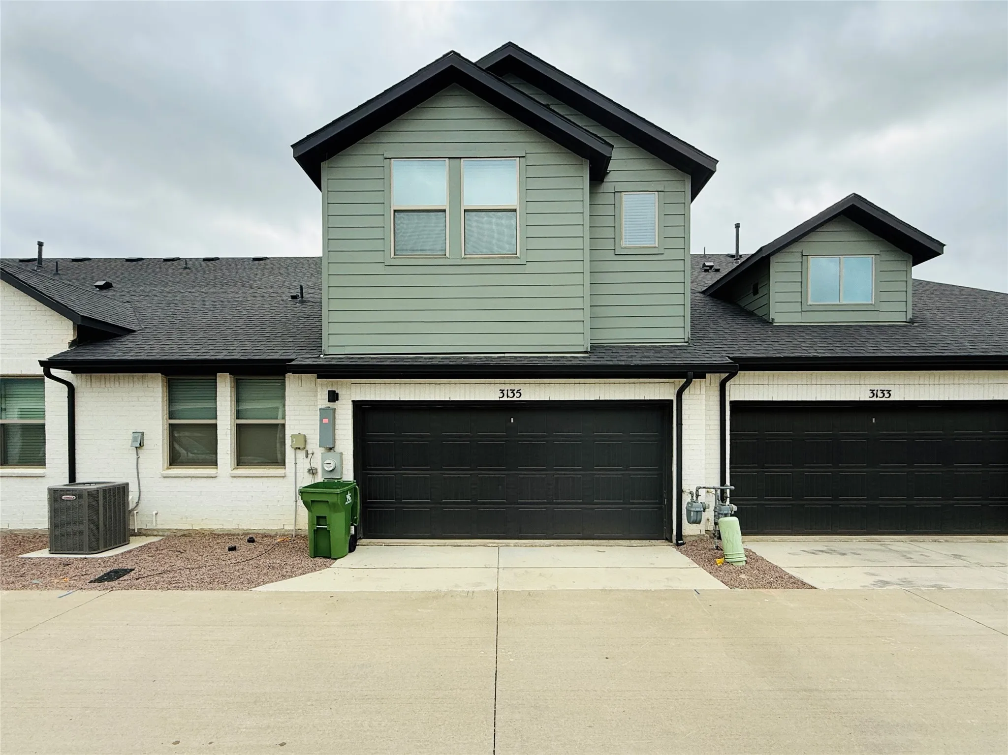 Townhouse For Rent in Tarrant County , 3125 Winter Rose Way RR # 55, Arlington, Texas 76005, 3 Bedroom, 3 Bathroom, 2 Garage spaces, 1,853 Sqft, built in 2023, mls#21285506, Real Estate Agent in Arlington, Homes For Rent in Tarrant county, Homes For Rent in Arlington, Realtor in Arlington Texas, Real Estate Brokerage Independent Realty Texas, Luminita Cordes Realtor