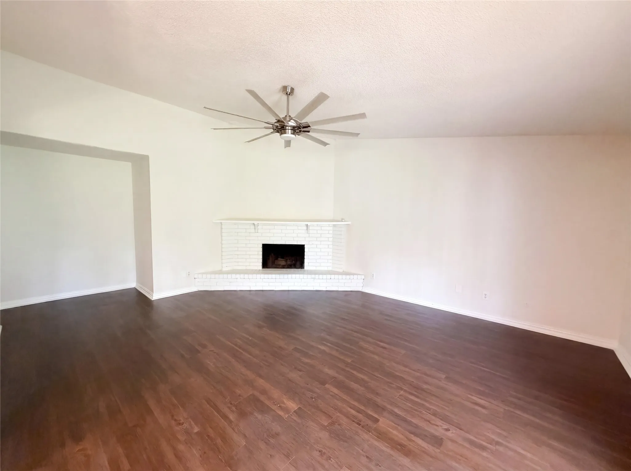Single Family Residence For Sale in Dallas County , 3920 Hunters Trail, Mesquite, Texas 75150, 4 Bedroom, 2 Bathroom, 2 Garage spaces, 1,477 Sqft, built in 1979, mls#21285422, Real Estate Agent in Mesquite, Homes For Sale in Dallas county, Homes For Sale in Mesquite, Realtor in Mesquite Texas, Real Estate Brokerage Independent Realty Texas, Luminita Cordes Realtor