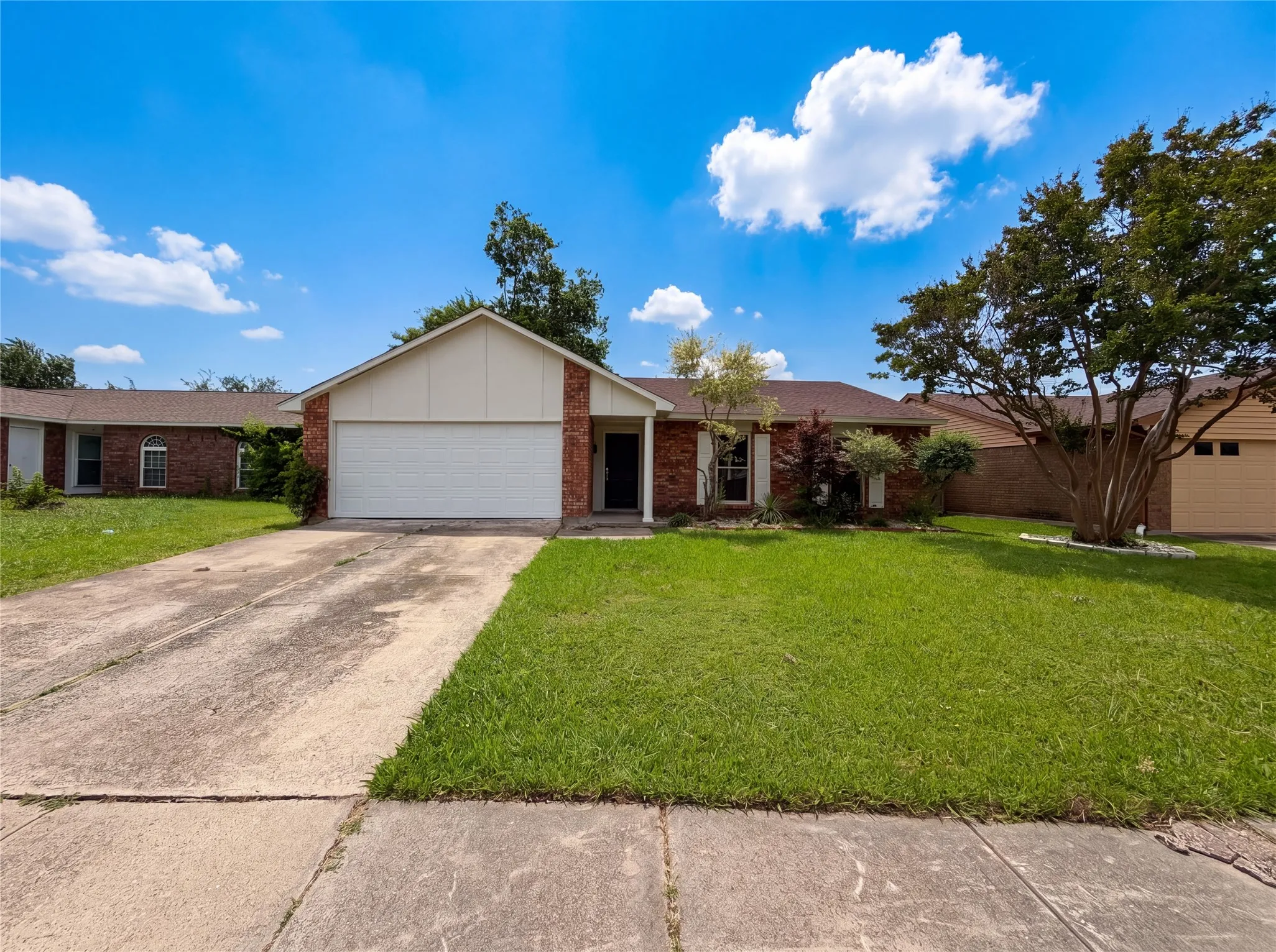 Single Family Residence For Sale in Dallas County , 3920 Hunters Trail, Mesquite, Texas 75150, 4 Bedroom, 2 Bathroom, 2 Garage spaces, 1,477 Sqft, built in 1979, mls#21285422, Real Estate Agent in Mesquite, Homes For Sale in Dallas county, Homes For Sale in Mesquite, Realtor in Mesquite Texas, Real Estate Brokerage Independent Realty Texas, Luminita Cordes Realtor