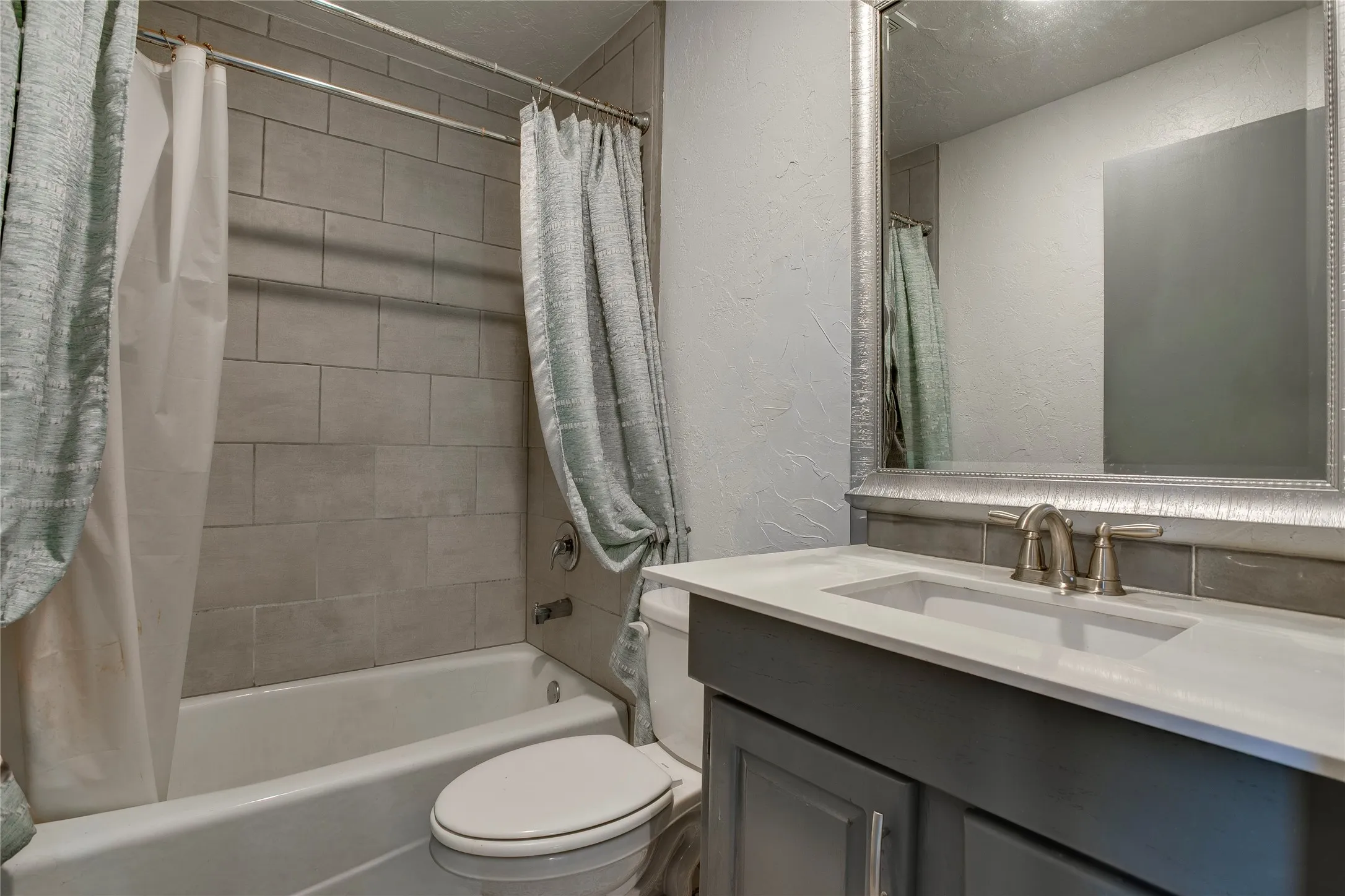Single Family Residence For Sale in Dallas County , 628 S Walker Street, Mesquite, Texas 75149, 3 Bedroom, 2 Bathroom, 2 Garage spaces, 1,996 Sqft, built in 1984, mls#21279445, Real Estate Agent in Mesquite, Homes For Sale in Dallas county, Homes For Sale in Mesquite, Realtor in Mesquite Texas, Real Estate Brokerage Independent Realty Texas, Luminita Cordes Realtor