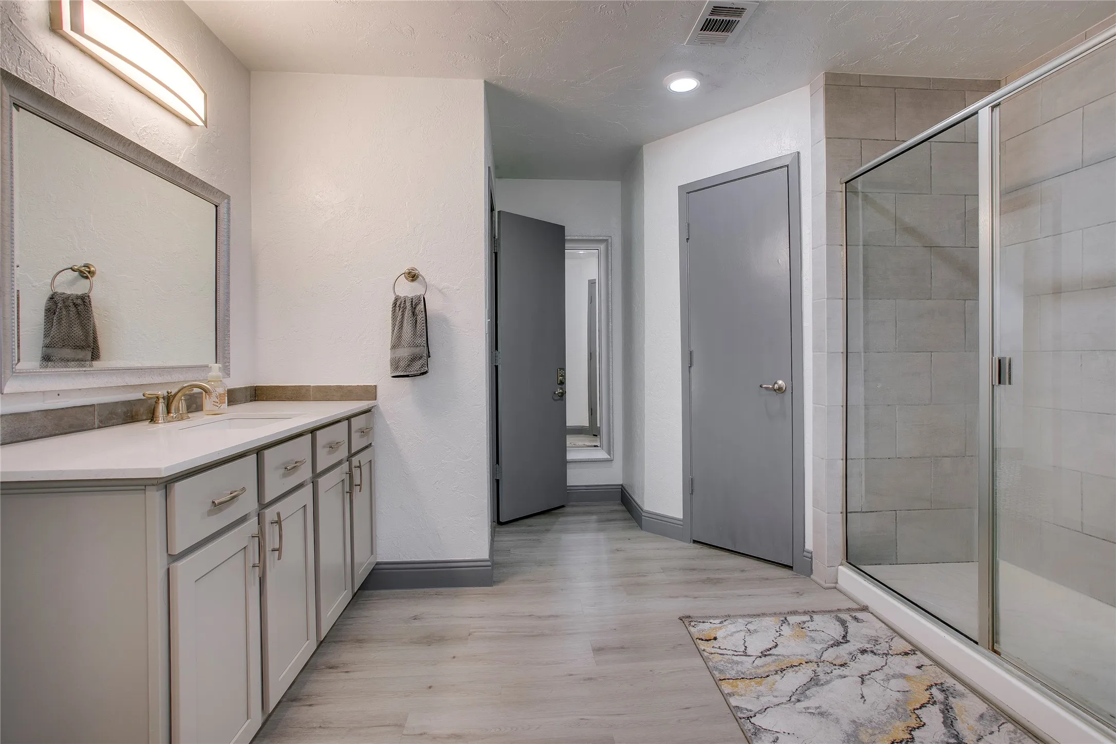 Single Family Residence For Sale in Dallas County , 628 S Walker Street, Mesquite, Texas 75149, 3 Bedroom, 2 Bathroom, 2 Garage spaces, 1,996 Sqft, built in 1984, mls#21279445, Real Estate Agent in Mesquite, Homes For Sale in Dallas county, Homes For Sale in Mesquite, Realtor in Mesquite Texas, Real Estate Brokerage Independent Realty Texas, Luminita Cordes Realtor