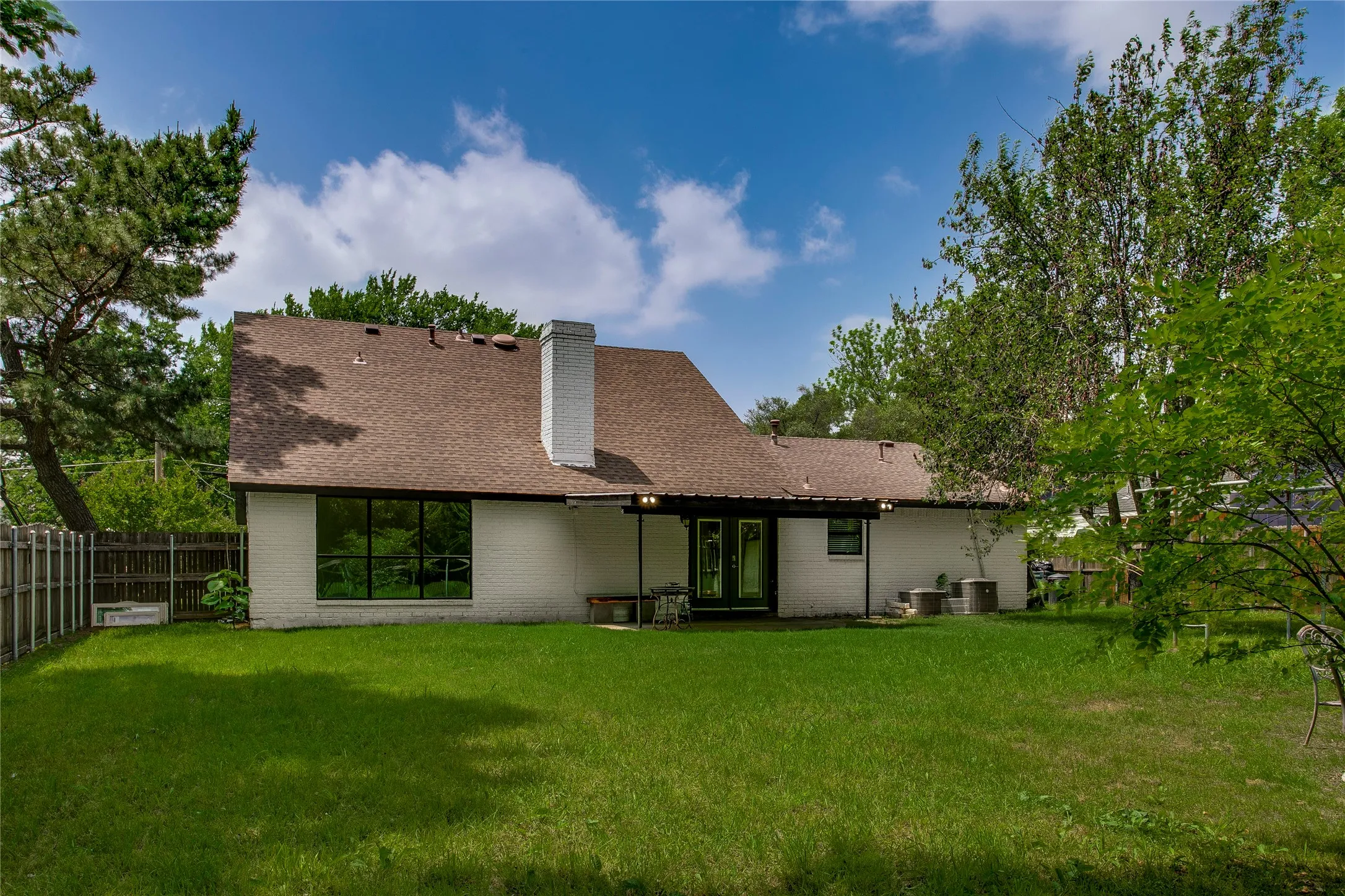 Single Family Residence For Sale in Dallas County , 628 S Walker Street, Mesquite, Texas 75149, 3 Bedroom, 2 Bathroom, 2 Garage spaces, 1,996 Sqft, built in 1984, mls#21279445, Real Estate Agent in Mesquite, Homes For Sale in Dallas county, Homes For Sale in Mesquite, Realtor in Mesquite Texas, Real Estate Brokerage Independent Realty Texas, Luminita Cordes Realtor