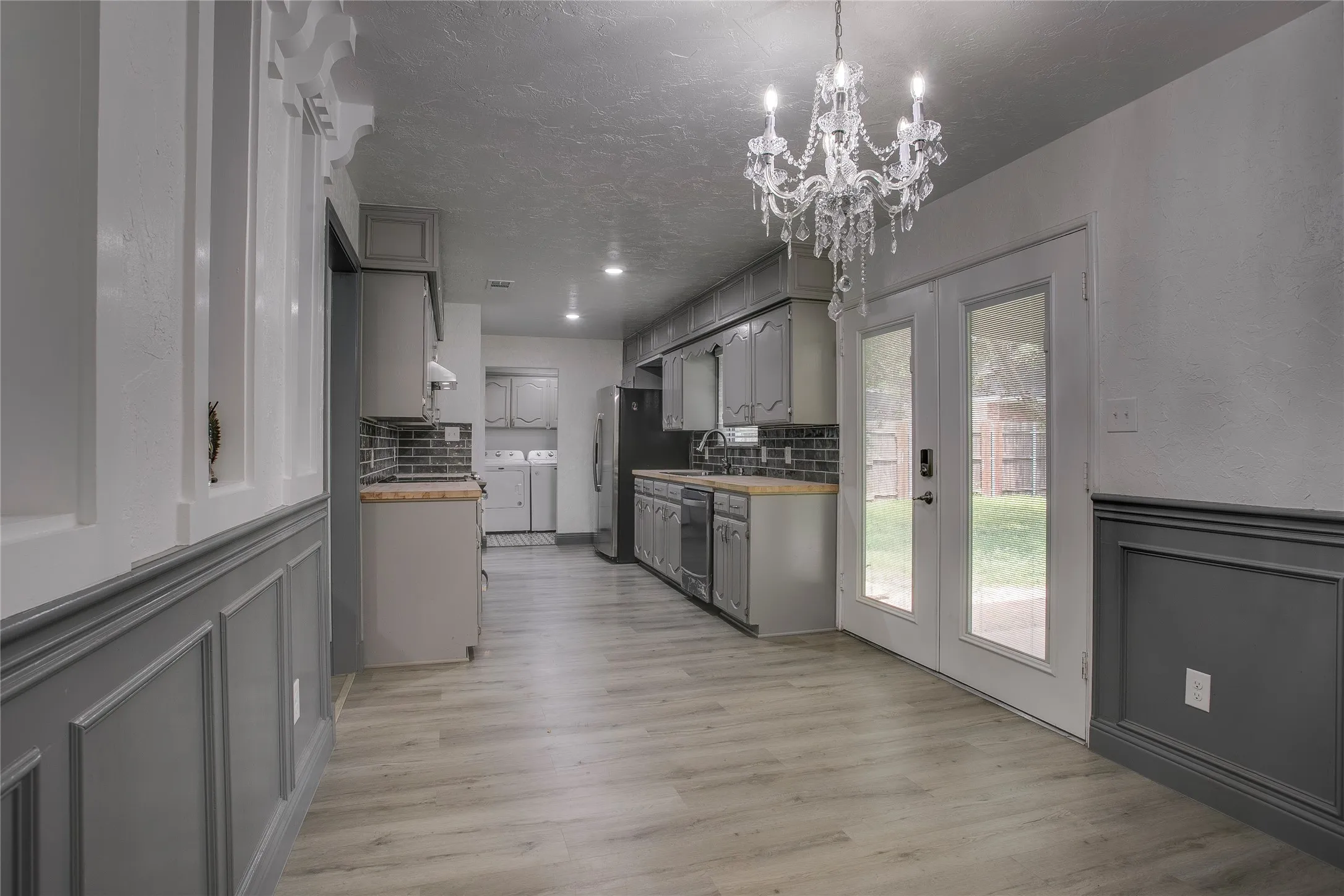 Single Family Residence For Sale in Dallas County , 628 S Walker Street, Mesquite, Texas 75149, 3 Bedroom, 2 Bathroom, 2 Garage spaces, 1,996 Sqft, built in 1984, mls#21279445, Real Estate Agent in Mesquite, Homes For Sale in Dallas county, Homes For Sale in Mesquite, Realtor in Mesquite Texas, Real Estate Brokerage Independent Realty Texas, Luminita Cordes Realtor