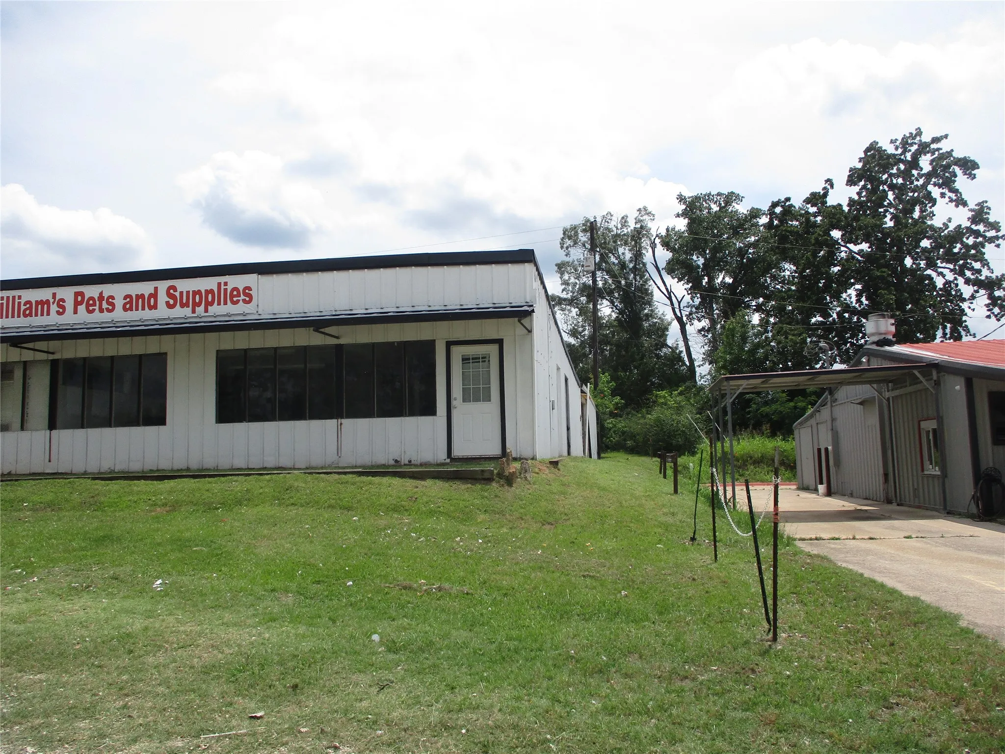 Retail For Sale in Rains County , 400 E. Lennon, Emory, Texas 75440, 0, 0, Garage spaces, 0 Sqft, built in 1985, mls#21285557, Real Estate Agent in Emory, Homes For Sale in Rains county, Homes For Sale in Emory, Realtor in Emory Texas, Real Estate Brokerage Independent Realty Texas, Luminita Cordes Realtor