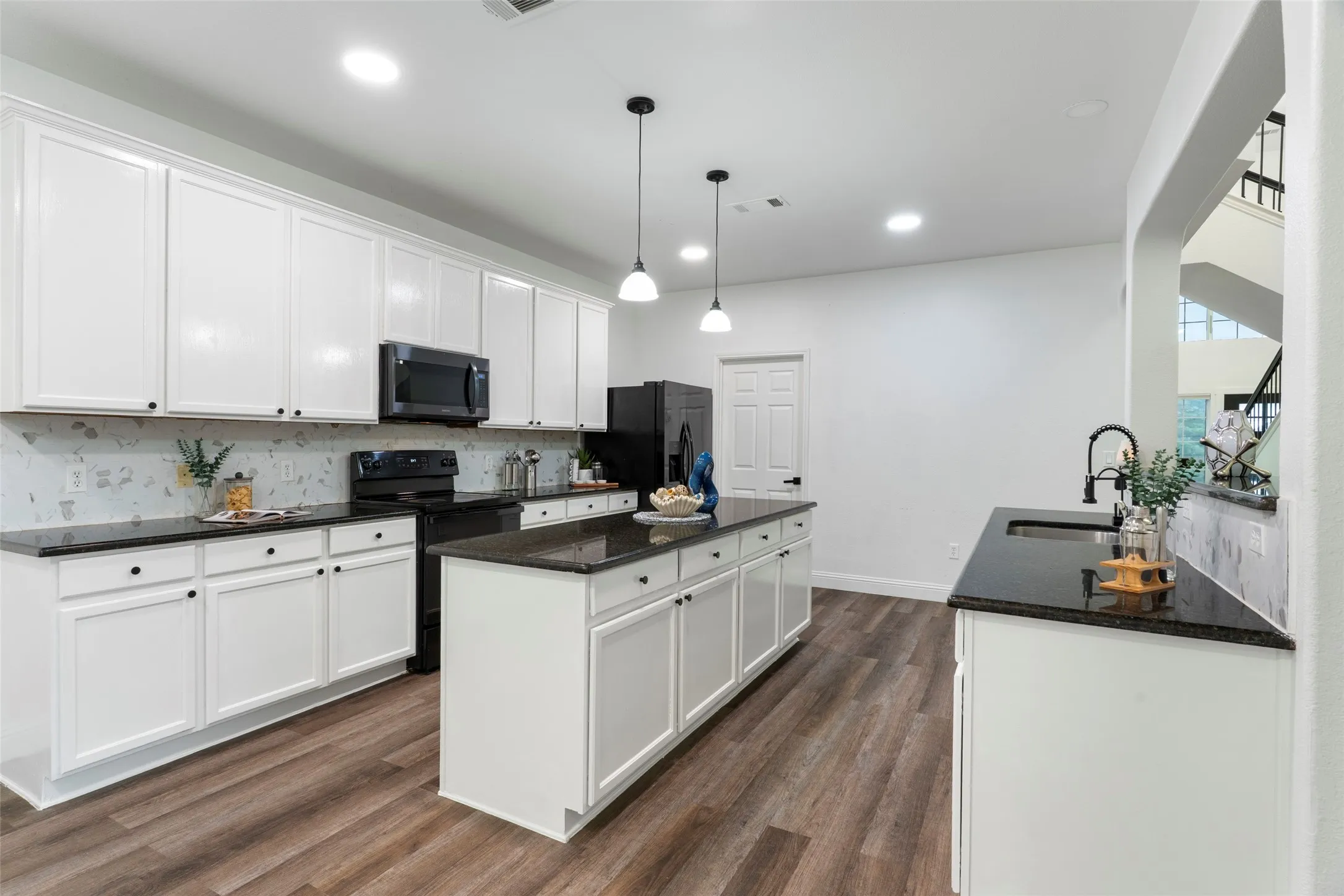 Single Family Residence For Sale in Collin County , 2019 Water Fall Way, Wylie, Texas 75098, 6 Bedroom, 4 Bathroom, 2 Garage spaces, 3,975 Sqft, built in 2007, mls#21285434, Real Estate Agent in Wylie, Homes For Sale in Collin county, Homes For Sale in Wylie, Realtor in Wylie Texas, Real Estate Brokerage Independent Realty Texas, Luminita Cordes Realtor