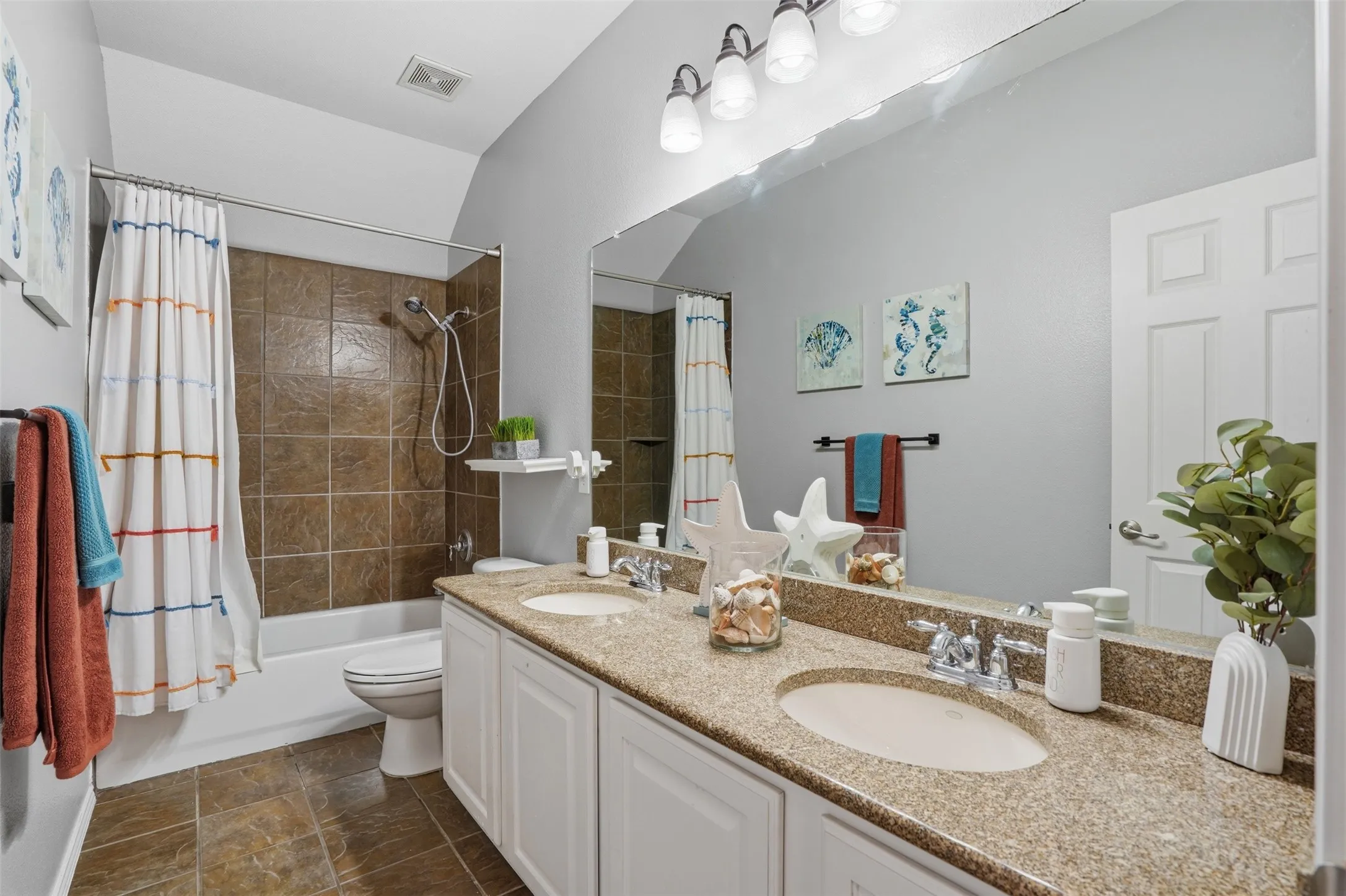 Single Family Residence For Sale in Denton County , 908 Lake Hollow Drive, Little Elm, Texas 75068, 4 Bedroom, 3 Bathroom, 2 Garage spaces, 2,920 Sqft, built in 2007, mls#21285421, Real Estate Agent in Little Elm, Homes For Sale in Denton county, Homes For Sale in Little Elm, Realtor in Little Elm Texas, Real Estate Brokerage Independent Realty Texas, Luminita Cordes Realtor
