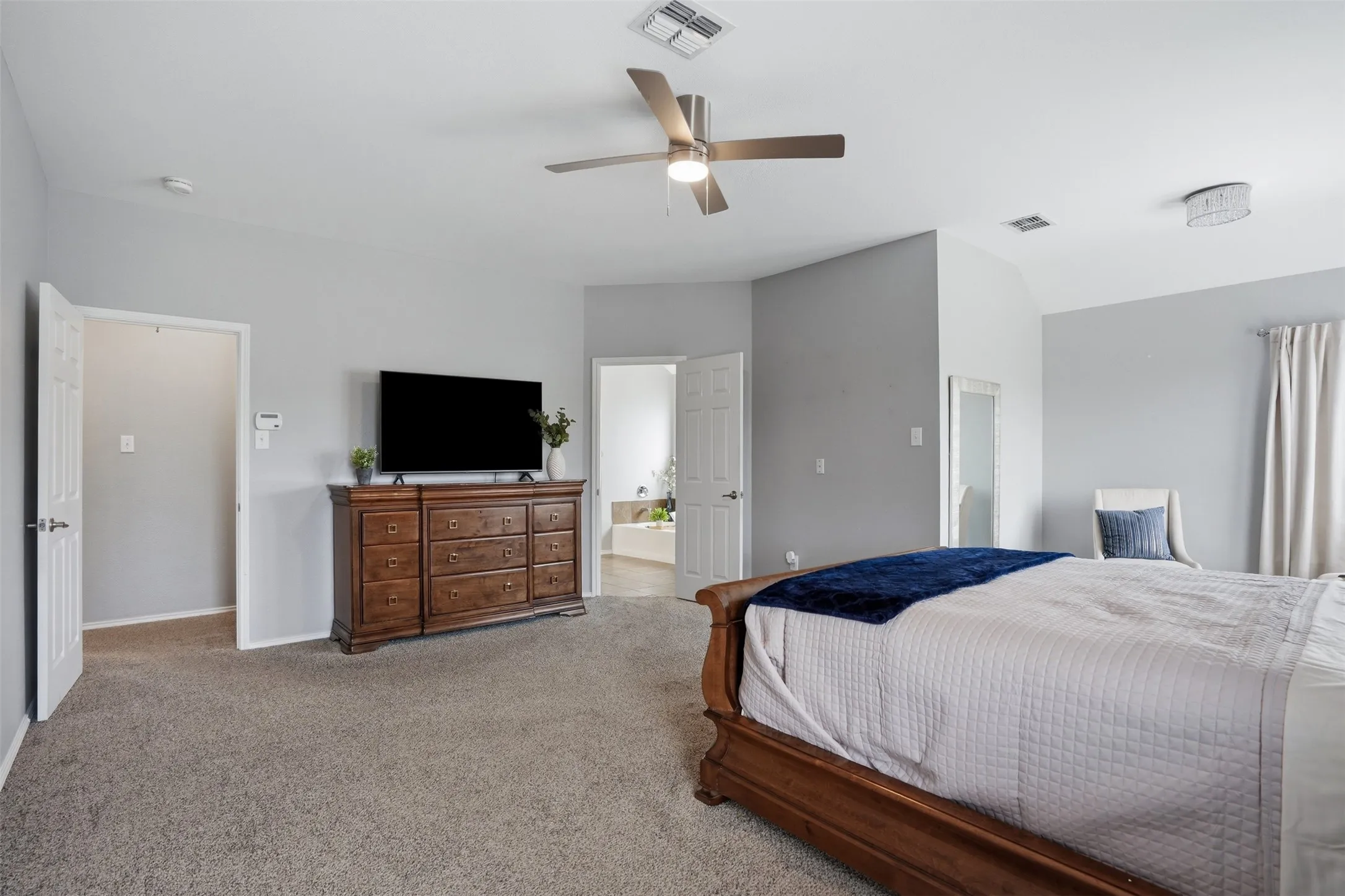 Single Family Residence For Sale in Denton County , 908 Lake Hollow Drive, Little Elm, Texas 75068, 4 Bedroom, 3 Bathroom, 2 Garage spaces, 2,920 Sqft, built in 2007, mls#21285421, Real Estate Agent in Little Elm, Homes For Sale in Denton county, Homes For Sale in Little Elm, Realtor in Little Elm Texas, Real Estate Brokerage Independent Realty Texas, Luminita Cordes Realtor