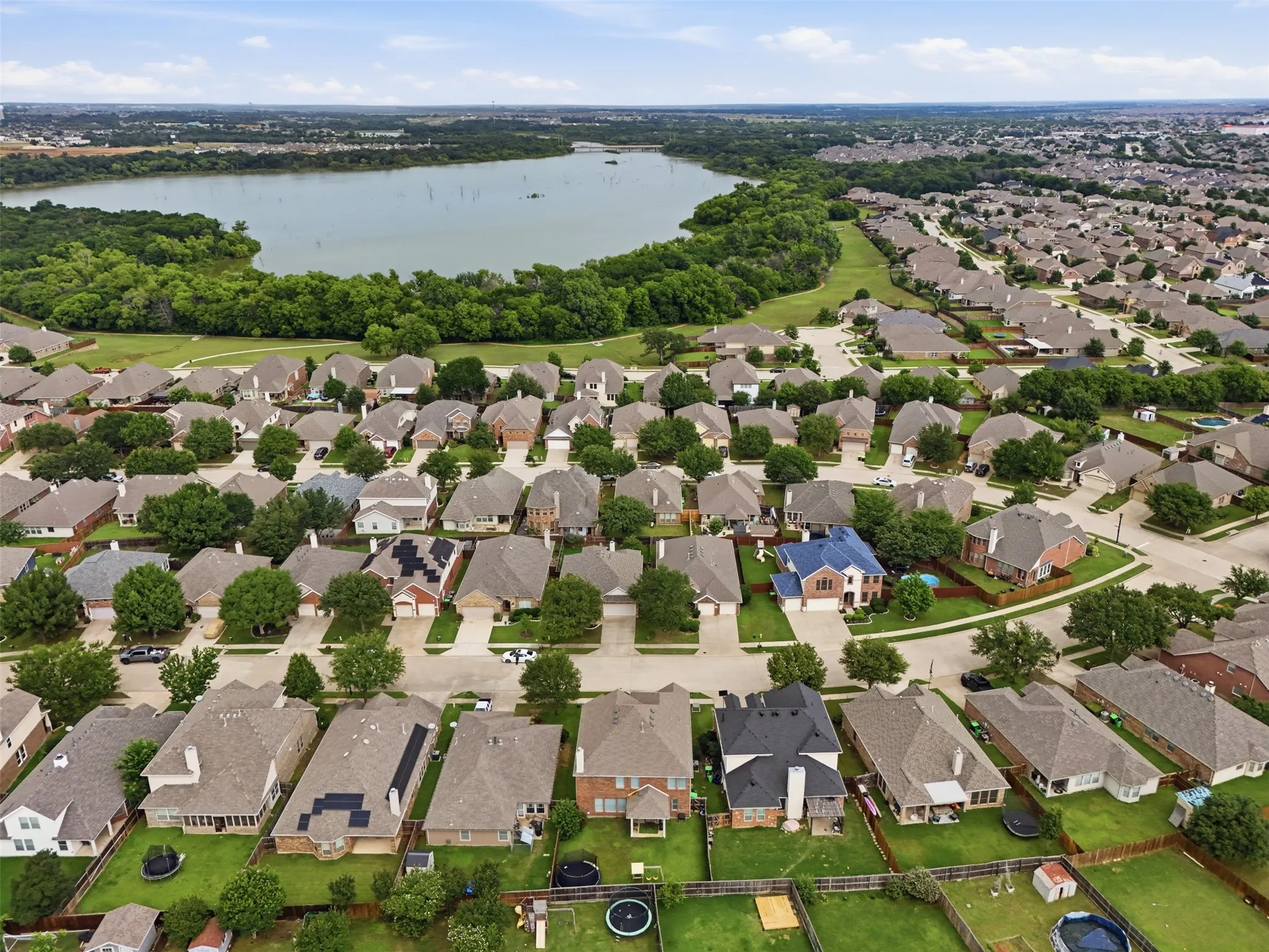 Single Family Residence For Sale in Denton County , 908 Lake Hollow Drive, Little Elm, Texas 75068, 4 Bedroom, 3 Bathroom, 2 Garage spaces, 2,920 Sqft, built in 2007, mls#21285421, Real Estate Agent in Little Elm, Homes For Sale in Denton county, Homes For Sale in Little Elm, Realtor in Little Elm Texas, Real Estate Brokerage Independent Realty Texas, Luminita Cordes Realtor