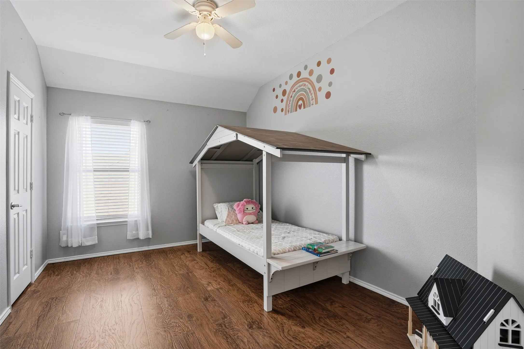 Single Family Residence For Sale in Denton County , 908 Lake Hollow Drive, Little Elm, Texas 75068, 4 Bedroom, 3 Bathroom, 2 Garage spaces, 2,920 Sqft, built in 2007, mls#21285421, Real Estate Agent in Little Elm, Homes For Sale in Denton county, Homes For Sale in Little Elm, Realtor in Little Elm Texas, Real Estate Brokerage Independent Realty Texas, Luminita Cordes Realtor