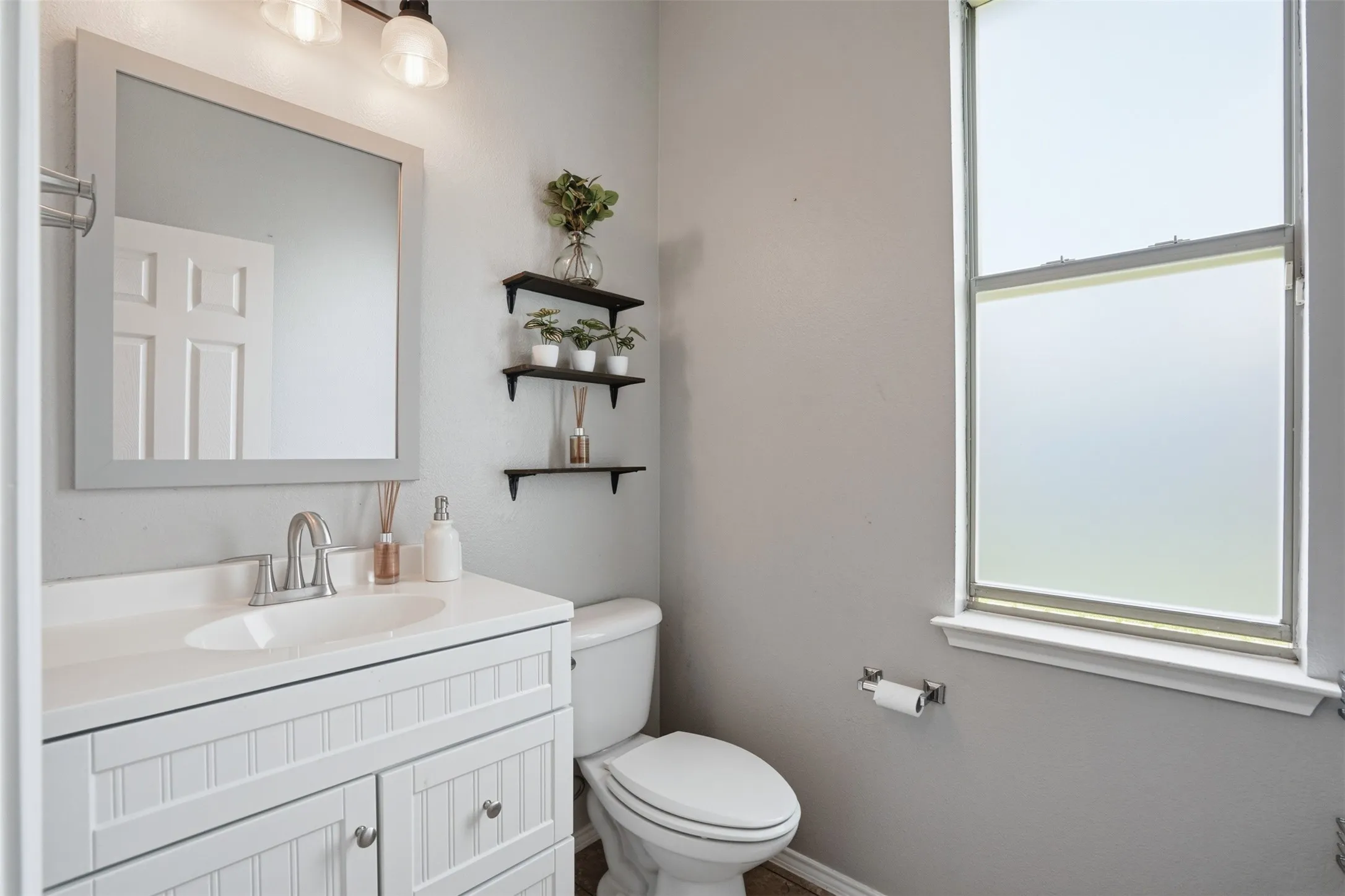 Single Family Residence For Sale in Denton County , 908 Lake Hollow Drive, Little Elm, Texas 75068, 4 Bedroom, 3 Bathroom, 2 Garage spaces, 2,920 Sqft, built in 2007, mls#21285421, Real Estate Agent in Little Elm, Homes For Sale in Denton county, Homes For Sale in Little Elm, Realtor in Little Elm Texas, Real Estate Brokerage Independent Realty Texas, Luminita Cordes Realtor