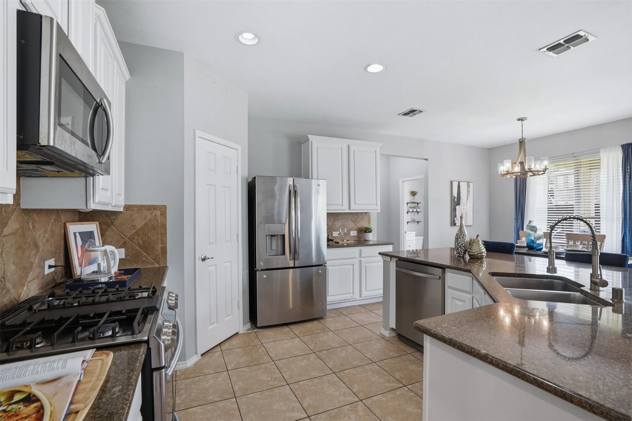 Single Family Residence For Sale in Denton County , 908 Lake Hollow Drive, Little Elm, Texas 75068, 4 Bedroom, 3 Bathroom, 2 Garage spaces, 2,920 Sqft, built in 2007, mls#21285421, Real Estate Agent in Little Elm, Homes For Sale in Denton county, Homes For Sale in Little Elm, Realtor in Little Elm Texas, Real Estate Brokerage Independent Realty Texas, Luminita Cordes Realtor