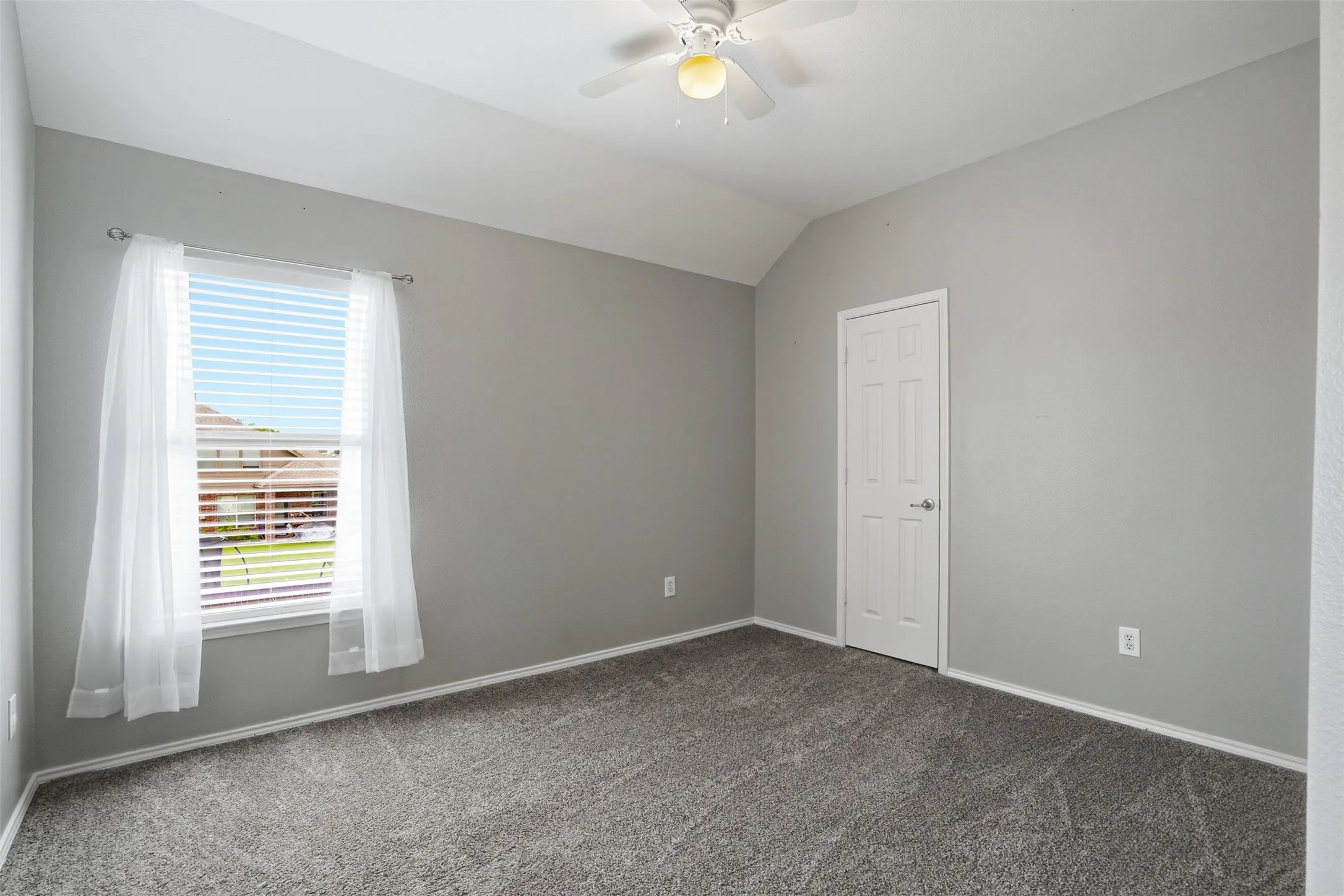 Single Family Residence For Sale in Denton County , 908 Lake Hollow Drive, Little Elm, Texas 75068, 4 Bedroom, 3 Bathroom, 2 Garage spaces, 2,920 Sqft, built in 2007, mls#21285421, Real Estate Agent in Little Elm, Homes For Sale in Denton county, Homes For Sale in Little Elm, Realtor in Little Elm Texas, Real Estate Brokerage Independent Realty Texas, Luminita Cordes Realtor