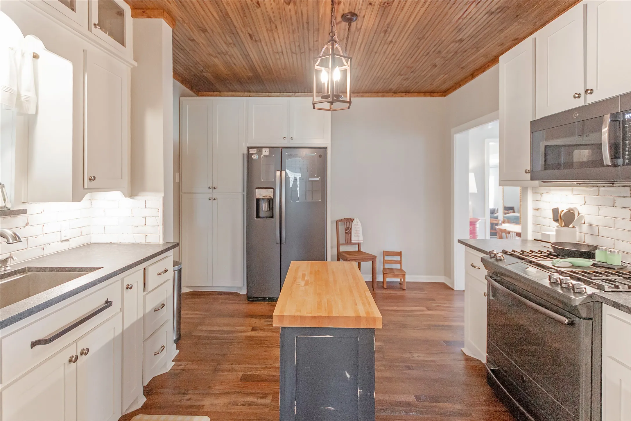 Single Family Residence For Sale in Smith County , 796 FM 2661, Tyler, Texas 75704, 3 Bedroom, 2 Bathroom, 2 Garage spaces, 1,864 Sqft, built in 1924, mls#21285590, Real Estate Agent in Tyler, Homes For Sale in Smith county, Homes For Sale in Tyler, Realtor in Tyler Texas, Real Estate Brokerage Independent Realty Texas, Luminita Cordes Realtor