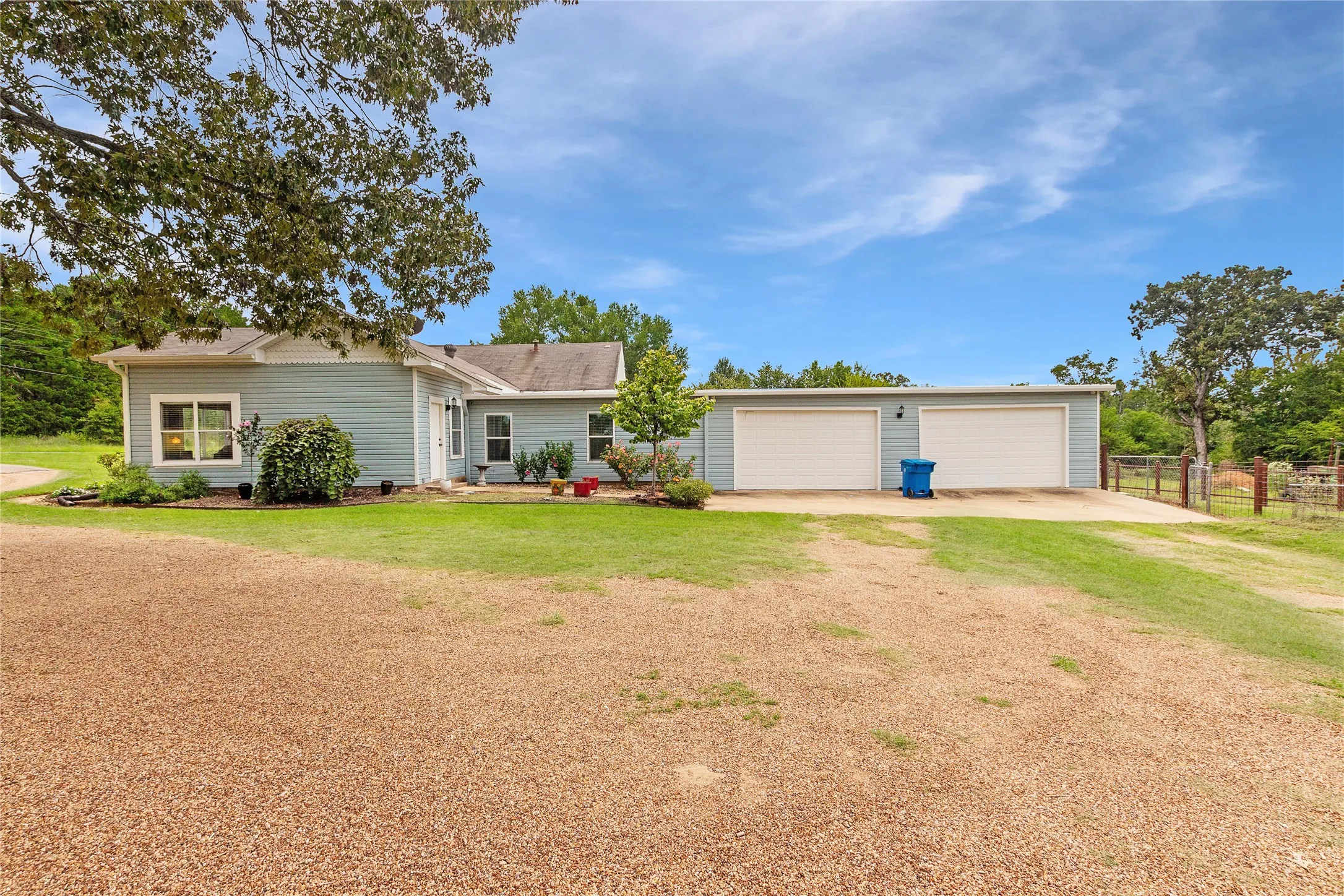 Single Family Residence For Sale in Smith County , 796 FM 2661, Tyler, Texas 75704, 3 Bedroom, 2 Bathroom, 2 Garage spaces, 1,864 Sqft, built in 1924, mls#21285590, Real Estate Agent in Tyler, Homes For Sale in Smith county, Homes For Sale in Tyler, Realtor in Tyler Texas, Real Estate Brokerage Independent Realty Texas, Luminita Cordes Realtor