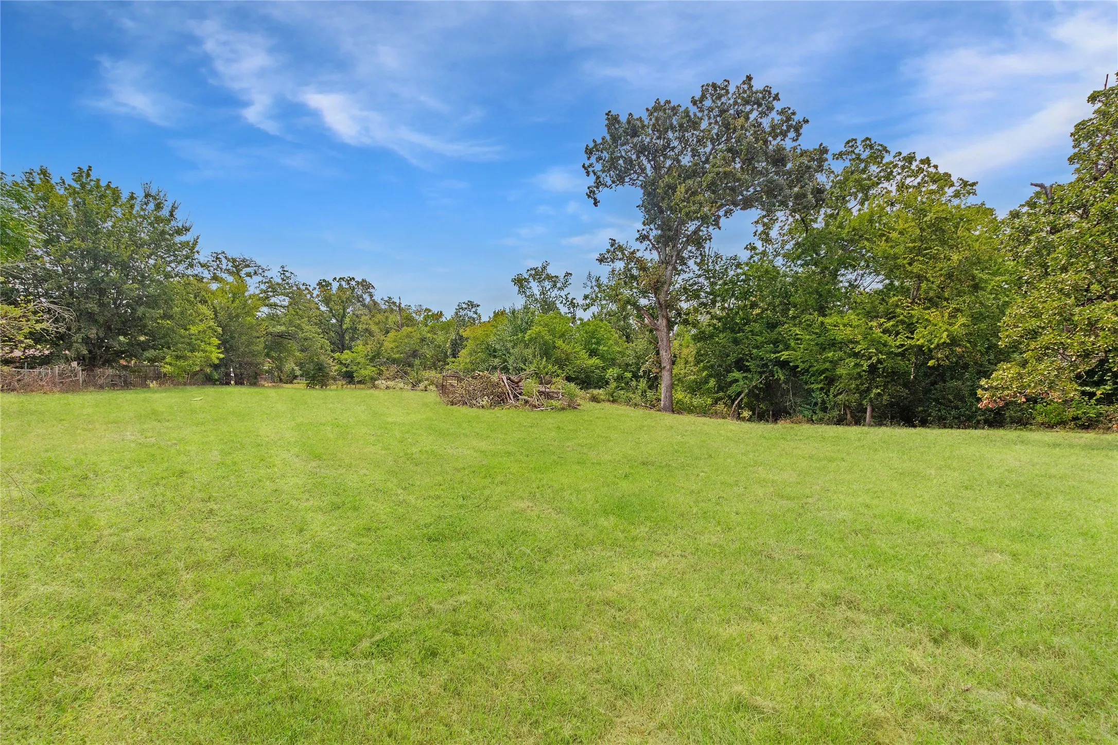 Single Family Residence For Sale in Smith County , 796 FM 2661, Tyler, Texas 75704, 3 Bedroom, 2 Bathroom, 2 Garage spaces, 1,864 Sqft, built in 1924, mls#21285590, Real Estate Agent in Tyler, Homes For Sale in Smith county, Homes For Sale in Tyler, Realtor in Tyler Texas, Real Estate Brokerage Independent Realty Texas, Luminita Cordes Realtor