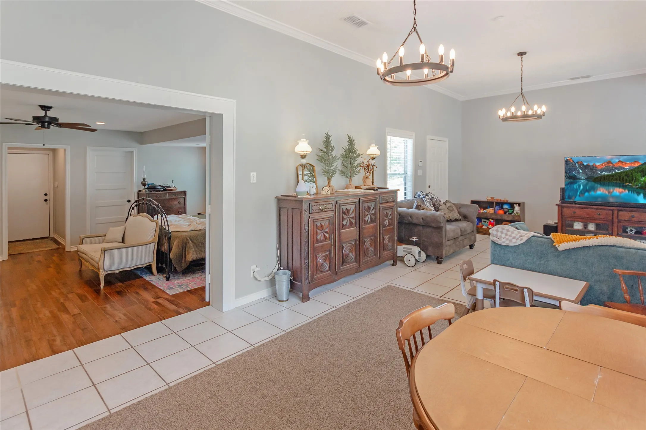 Single Family Residence For Sale in Smith County , 796 FM 2661, Tyler, Texas 75704, 3 Bedroom, 2 Bathroom, 2 Garage spaces, 1,864 Sqft, built in 1924, mls#21285590, Real Estate Agent in Tyler, Homes For Sale in Smith county, Homes For Sale in Tyler, Realtor in Tyler Texas, Real Estate Brokerage Independent Realty Texas, Luminita Cordes Realtor