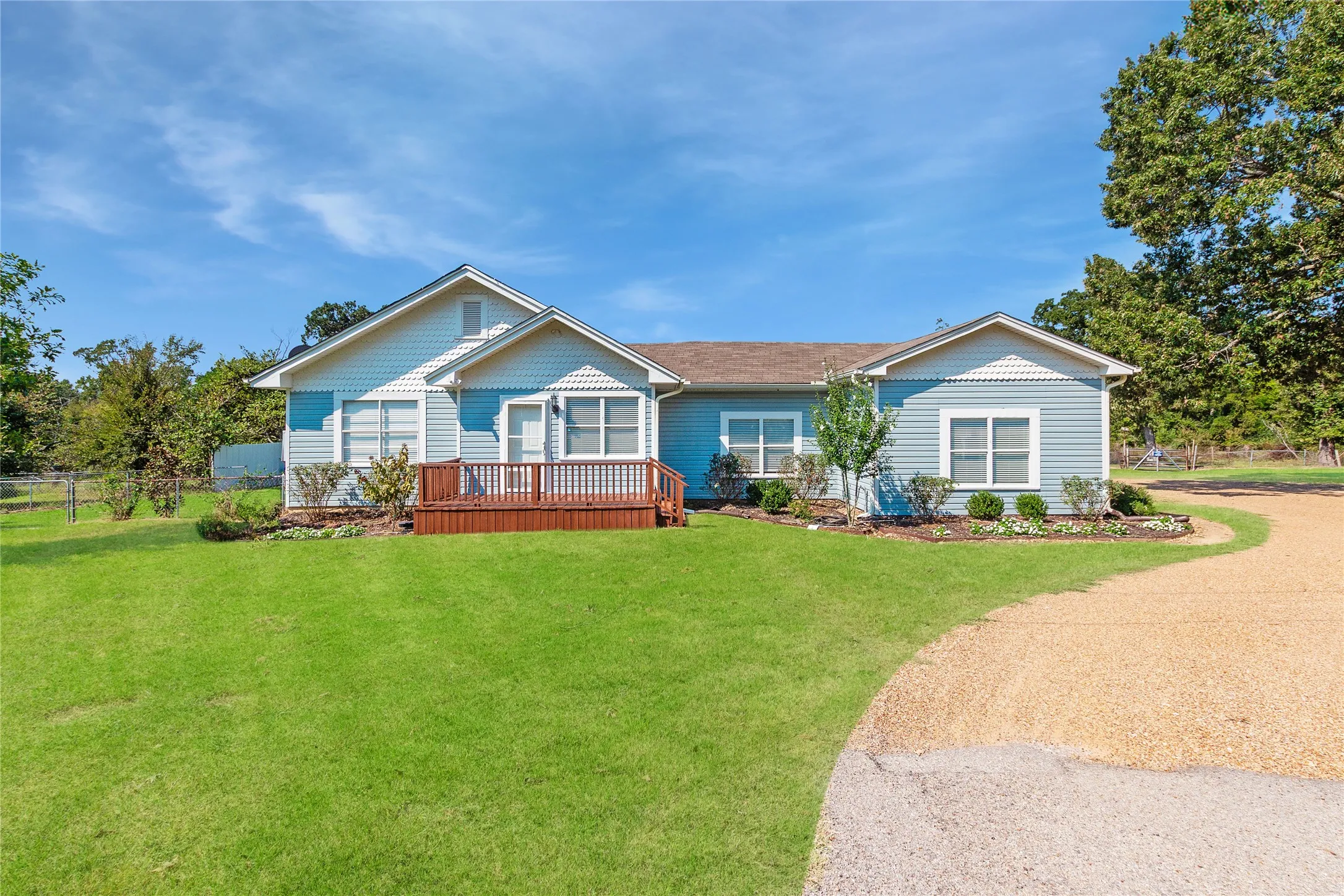 Single Family Residence For Sale in Smith County , 796 FM 2661, Tyler, Texas 75704, 3 Bedroom, 2 Bathroom, 2 Garage spaces, 1,864 Sqft, built in 1924, mls#21285590, Real Estate Agent in Tyler, Homes For Sale in Smith county, Homes For Sale in Tyler, Realtor in Tyler Texas, Real Estate Brokerage Independent Realty Texas, Luminita Cordes Realtor