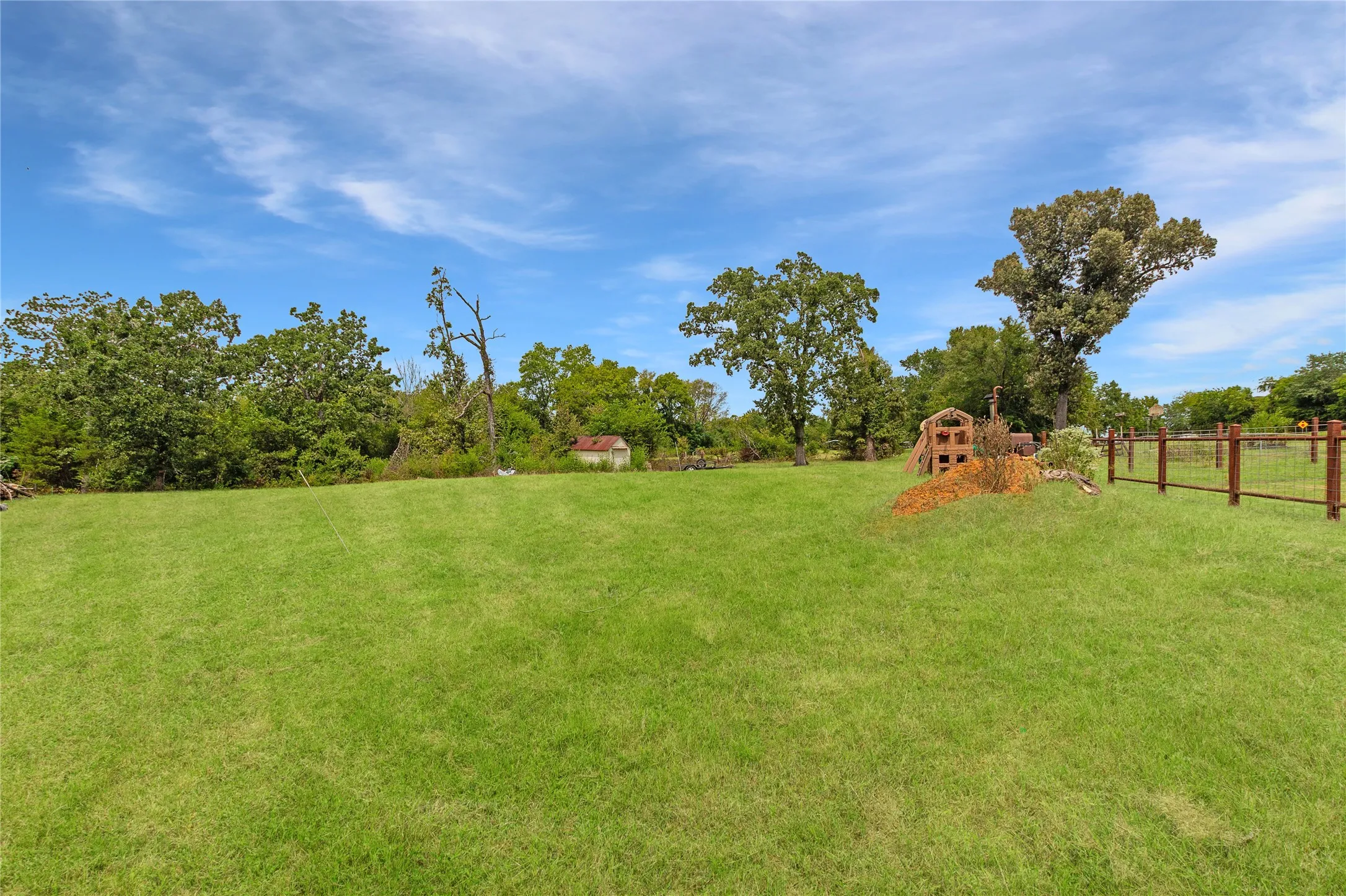 Single Family Residence For Sale in Smith County , 796 FM 2661, Tyler, Texas 75704, 3 Bedroom, 2 Bathroom, 2 Garage spaces, 1,864 Sqft, built in 1924, mls#21285590, Real Estate Agent in Tyler, Homes For Sale in Smith county, Homes For Sale in Tyler, Realtor in Tyler Texas, Real Estate Brokerage Independent Realty Texas, Luminita Cordes Realtor