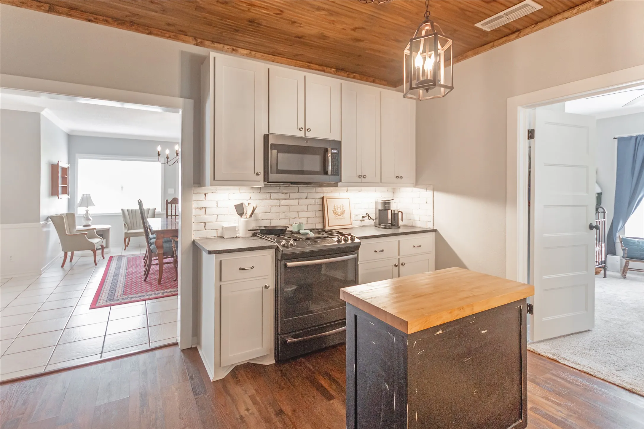 Single Family Residence For Sale in Smith County , 796 FM 2661, Tyler, Texas 75704, 3 Bedroom, 2 Bathroom, 2 Garage spaces, 1,864 Sqft, built in 1924, mls#21285590, Real Estate Agent in Tyler, Homes For Sale in Smith county, Homes For Sale in Tyler, Realtor in Tyler Texas, Real Estate Brokerage Independent Realty Texas, Luminita Cordes Realtor