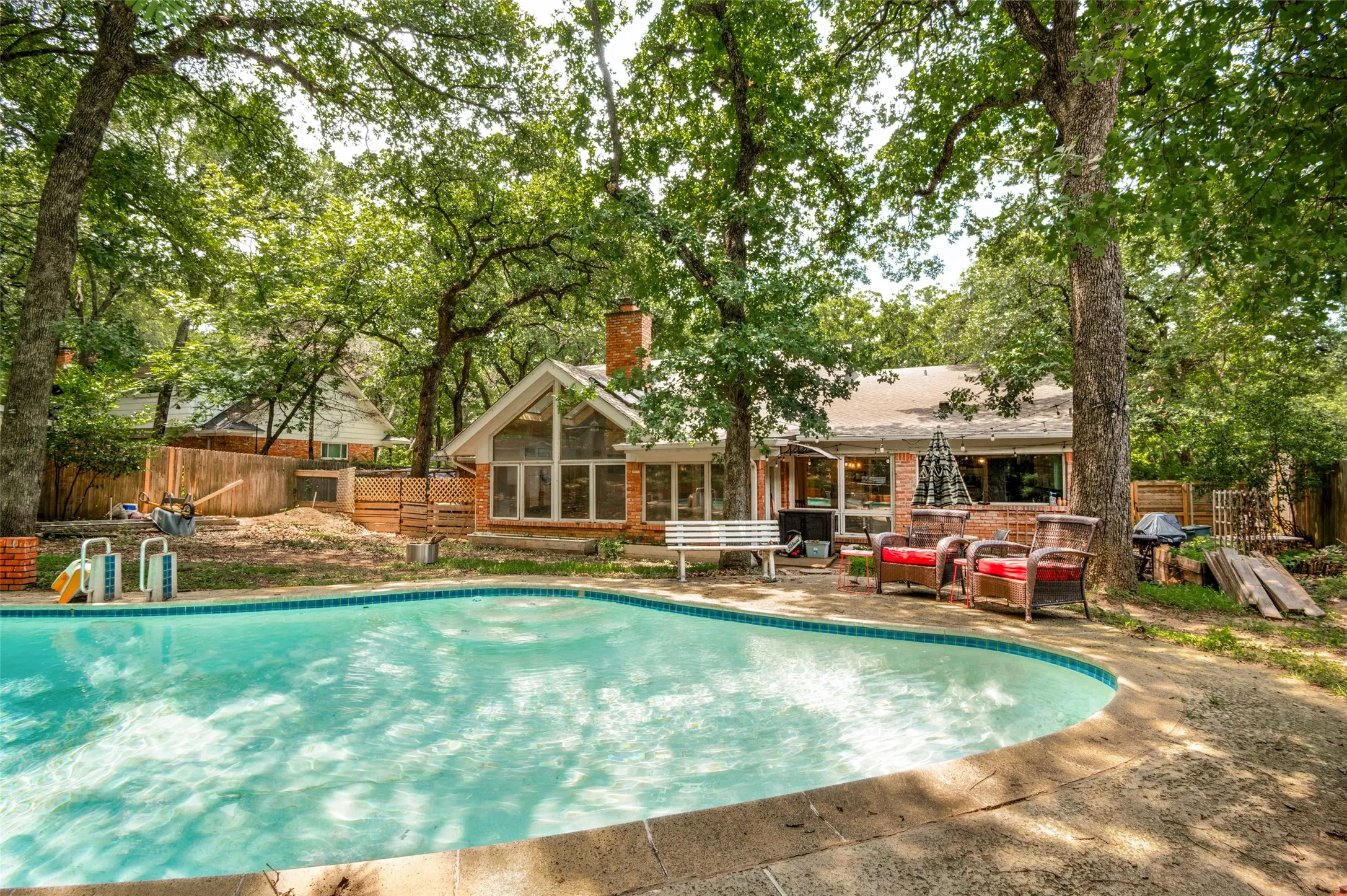 Single Family Residence For Sale in Tarrant County , 805 Live Oak Lane, Arlington, Texas 76012, 4 Bedrooms, 3 Bathrooms, 2 Garage spaces, 3,427 Sqft, built in 1965, Price $519,900, mls#21285599, Real Estate Agent in Arlington, Homes For Sale in Tarrant county, Homes For Sale in Arlington, Realtor in Arlington Texas, Real Estate Brokerage Independent Realty Texas, Luminita Cordes Realtor