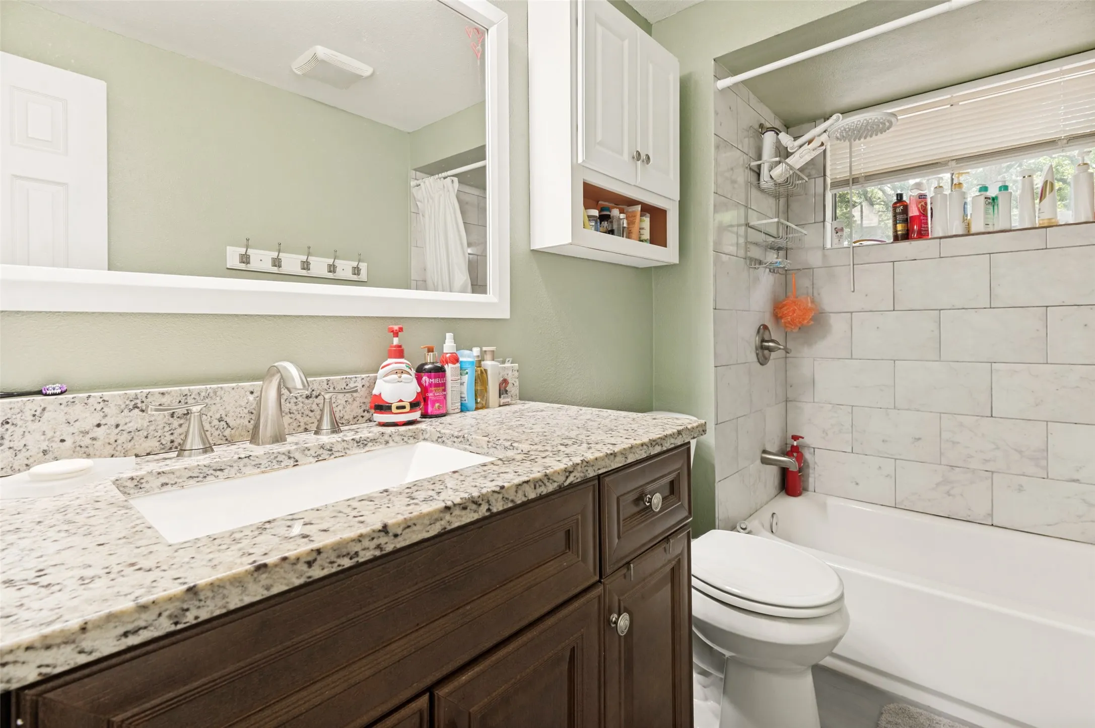 Single Family Residence For Sale in Tarrant County , 805 Live Oak Lane, Arlington, Texas 76012, 4 Bedrooms, 3 Bathrooms, 2 Garage spaces, 3,427 Sqft, built in 1965, Price $519,900, mls#21285599, Real Estate Agent in Arlington, Homes For Sale in Tarrant county, Homes For Sale in Arlington, Realtor in Arlington Texas, Real Estate Brokerage Independent Realty Texas, Luminita Cordes Realtor
