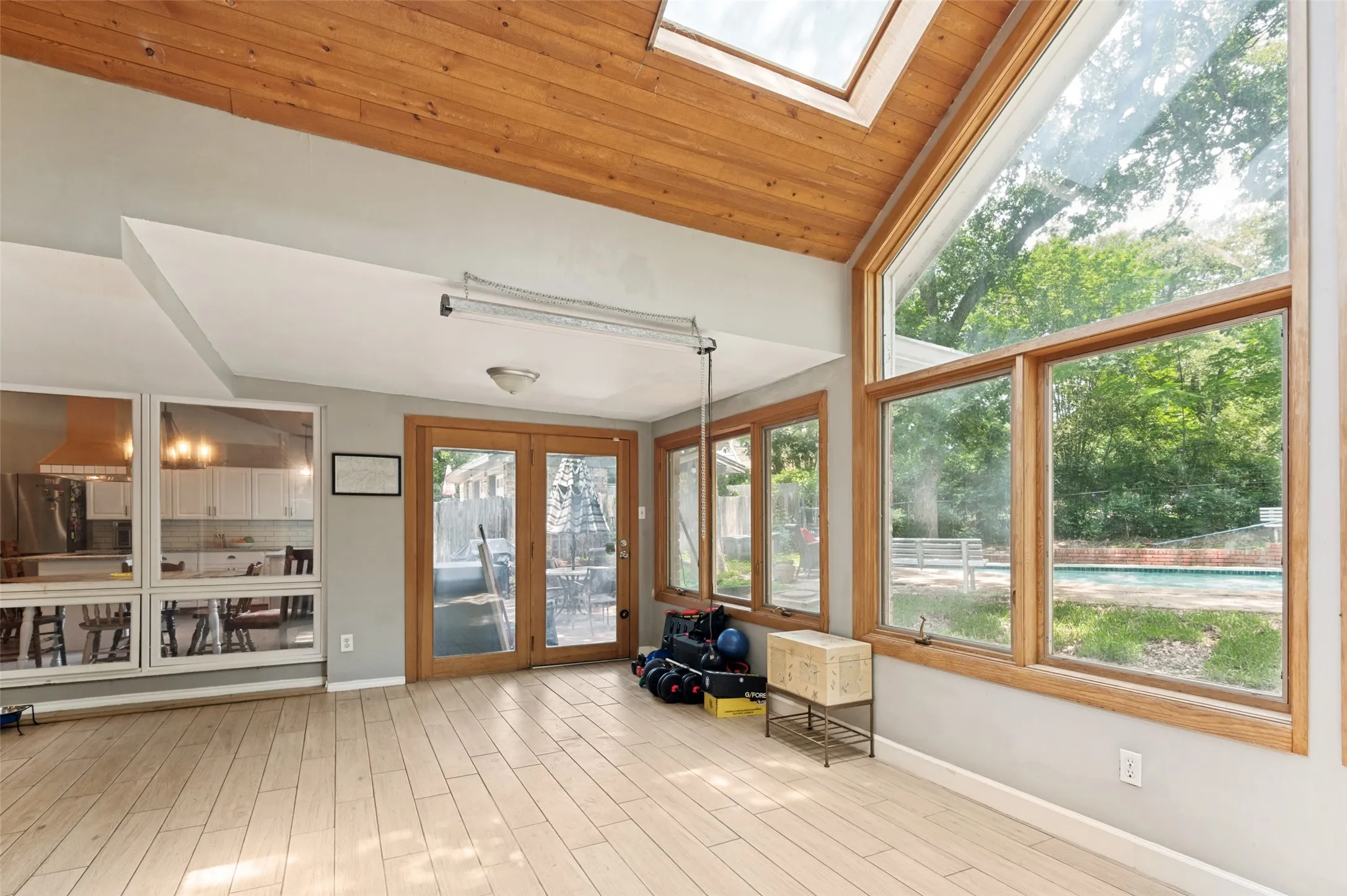 Single Family Residence For Sale in Tarrant County , 805 Live Oak Lane, Arlington, Texas 76012, 4 Bedrooms, 3 Bathrooms, 2 Garage spaces, 3,427 Sqft, built in 1965, Price $519,900, mls#21285599, Real Estate Agent in Arlington, Homes For Sale in Tarrant county, Homes For Sale in Arlington, Realtor in Arlington Texas, Real Estate Brokerage Independent Realty Texas, Luminita Cordes Realtor