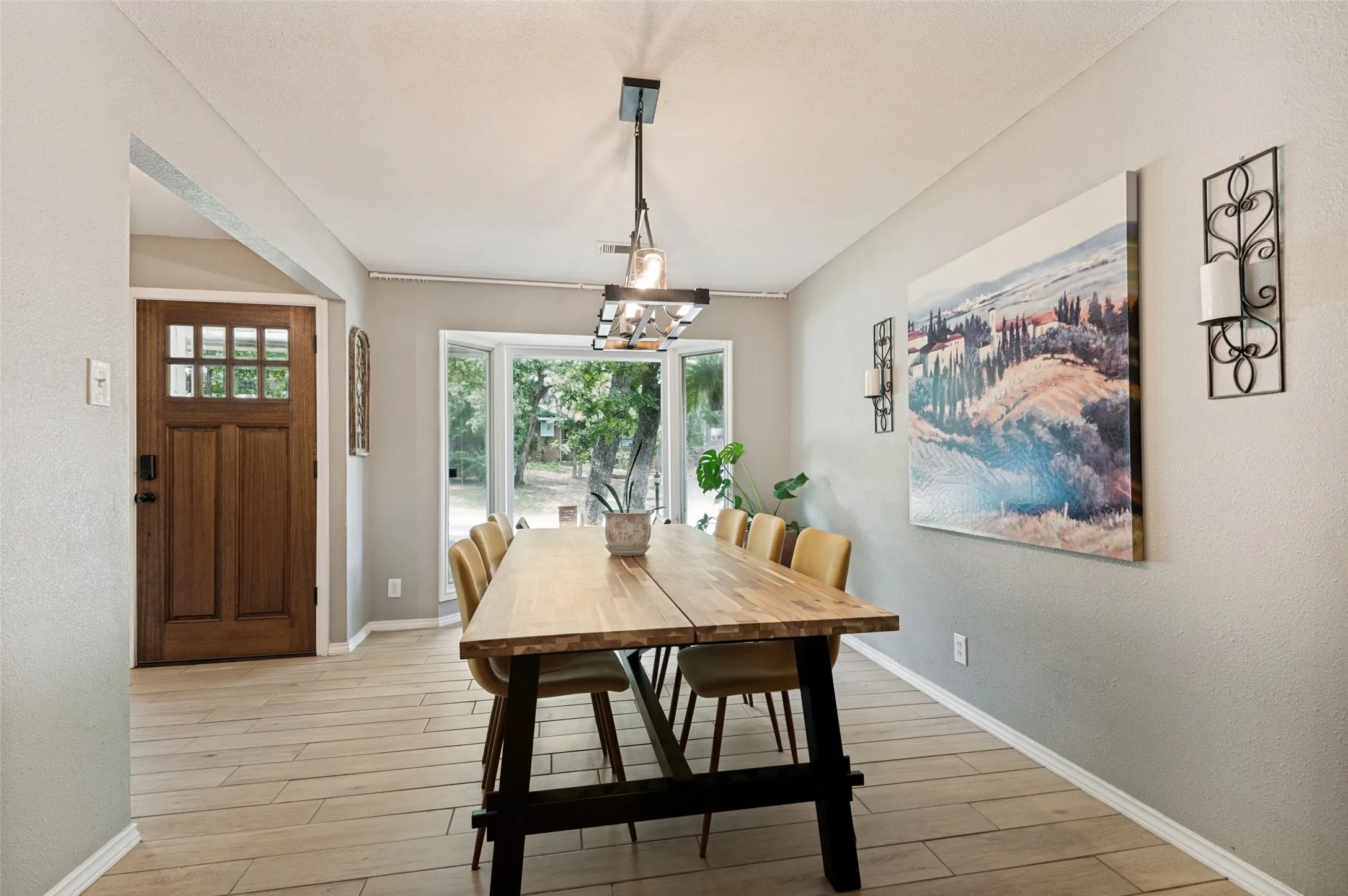 Single Family Residence For Sale in Tarrant County , 805 Live Oak Lane, Arlington, Texas 76012, 4 Bedrooms, 3 Bathrooms, 2 Garage spaces, 3,427 Sqft, built in 1965, Price $519,900, mls#21285599, Real Estate Agent in Arlington, Homes For Sale in Tarrant county, Homes For Sale in Arlington, Realtor in Arlington Texas, Real Estate Brokerage Independent Realty Texas, Luminita Cordes Realtor