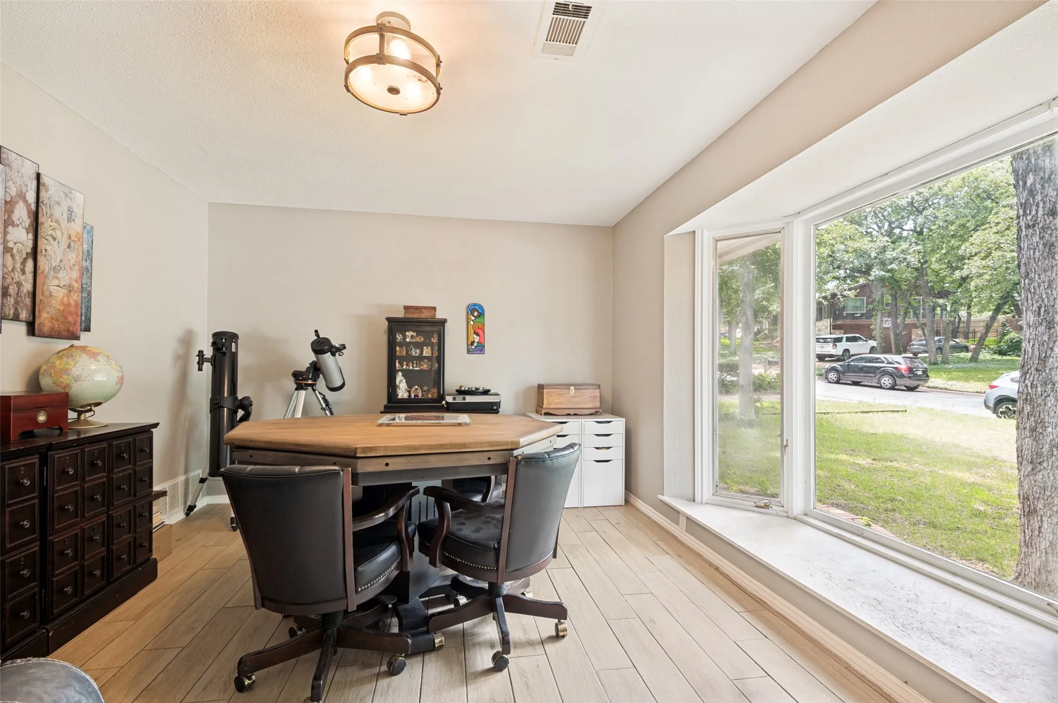 Single Family Residence For Sale in Tarrant County , 805 Live Oak Lane, Arlington, Texas 76012, 4 Bedrooms, 3 Bathrooms, 2 Garage spaces, 3,427 Sqft, built in 1965, Price $519,900, mls#21285599, Real Estate Agent in Arlington, Homes For Sale in Tarrant county, Homes For Sale in Arlington, Realtor in Arlington Texas, Real Estate Brokerage Independent Realty Texas, Luminita Cordes Realtor