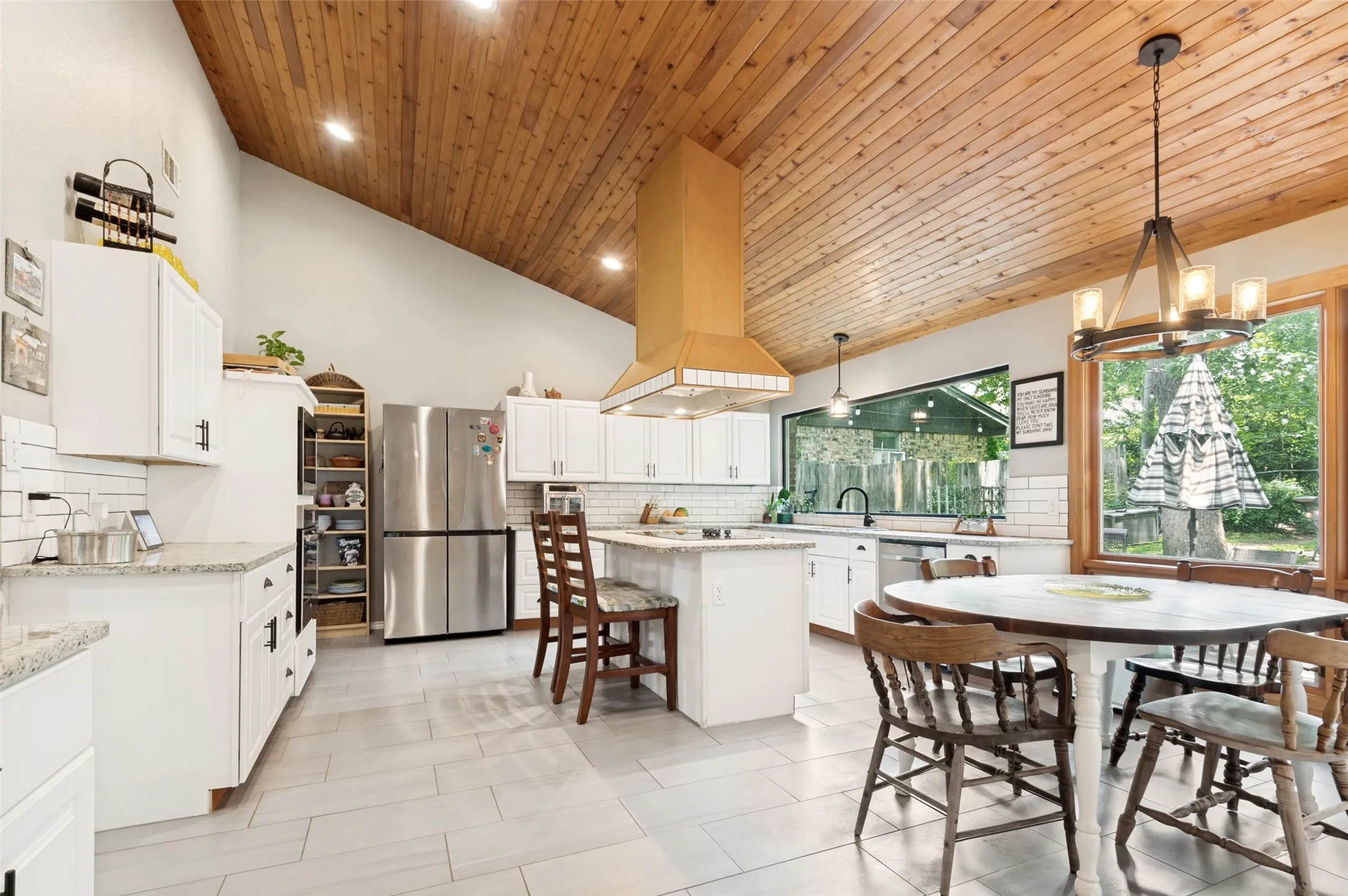 Single Family Residence For Sale in Tarrant County , 805 Live Oak Lane, Arlington, Texas 76012, 4 Bedrooms, 3 Bathrooms, 2 Garage spaces, 3,427 Sqft, built in 1965, Price $519,900, mls#21285599, Real Estate Agent in Arlington, Homes For Sale in Tarrant county, Homes For Sale in Arlington, Realtor in Arlington Texas, Real Estate Brokerage Independent Realty Texas, Luminita Cordes Realtor