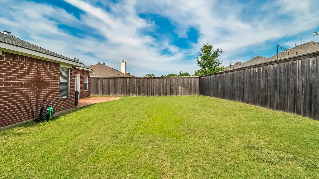 Single Family Residence For Sale in Collin County , 4905 Fox Ridge Lane, Mc Kinney, Texas 75071, 3 Bedroom, 2 Bathroom, 2 Garage spaces, 1,245 Sqft, built in 2001, mls#21285565, Real Estate Agent in Mc Kinney, Homes For Sale in Collin county, Homes For Sale in Mc Kinney, Realtor in Mc Kinney Texas, Real Estate Brokerage Independent Realty Texas, Luminita Cordes Realtor