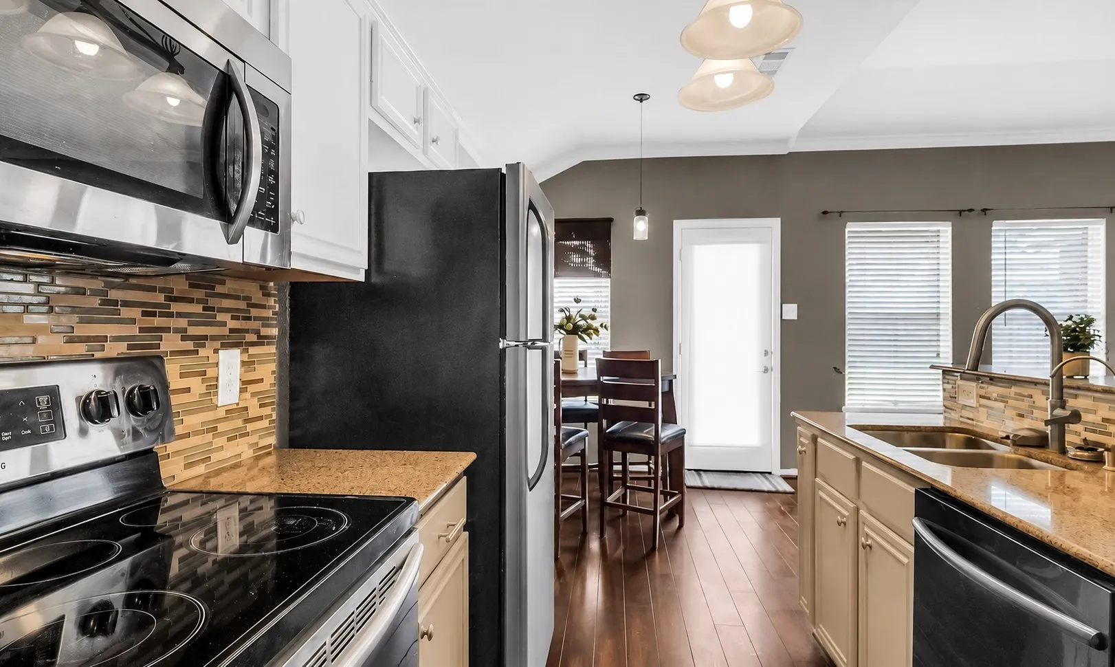 Single Family Residence For Sale in Collin County , 4905 Fox Ridge Lane, Mc Kinney, Texas 75071, 3 Bedroom, 2 Bathroom, 2 Garage spaces, 1,245 Sqft, built in 2001, mls#21285565, Real Estate Agent in Mc Kinney, Homes For Sale in Collin county, Homes For Sale in Mc Kinney, Realtor in Mc Kinney Texas, Real Estate Brokerage Independent Realty Texas, Luminita Cordes Realtor