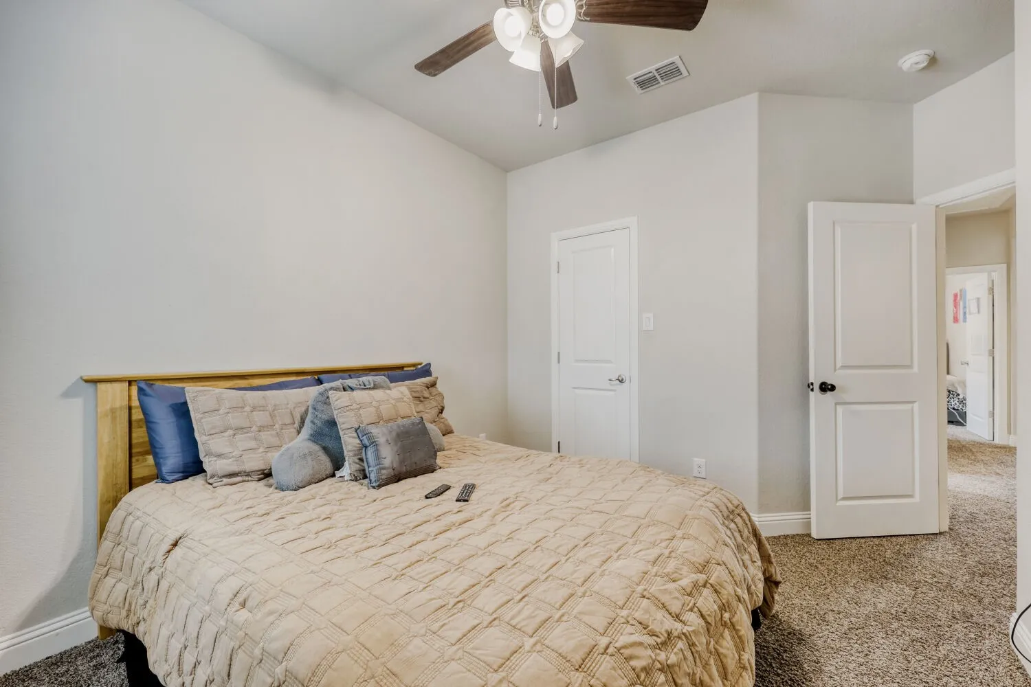 Single Family Residence For Sale in Ellis County , 422 Milligan Drive, Midlothian, Texas 76065, 4 Bedroom, 4 Bathroom, 2 Garage spaces, 2,801 Sqft, built in 2020, mls#21277556, Real Estate Agent in Midlothian, Homes For Sale in Ellis county, Homes For Sale in Midlothian, Realtor in Midlothian Texas, Real Estate Brokerage Independent Realty Texas, Luminita Cordes Realtor