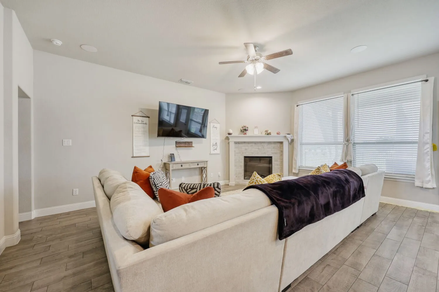 Single Family Residence For Sale in Ellis County , 422 Milligan Drive, Midlothian, Texas 76065, 4 Bedroom, 4 Bathroom, 2 Garage spaces, 2,801 Sqft, built in 2020, mls#21277556, Real Estate Agent in Midlothian, Homes For Sale in Ellis county, Homes For Sale in Midlothian, Realtor in Midlothian Texas, Real Estate Brokerage Independent Realty Texas, Luminita Cordes Realtor