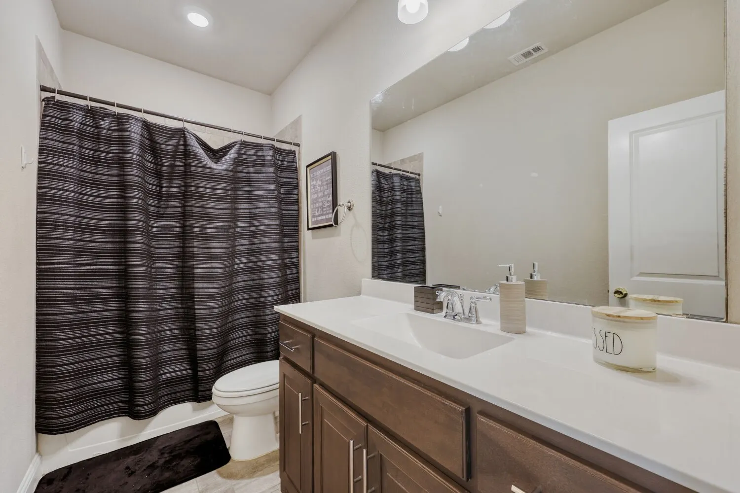 Single Family Residence For Sale in Ellis County , 422 Milligan Drive, Midlothian, Texas 76065, 4 Bedroom, 4 Bathroom, 2 Garage spaces, 2,801 Sqft, built in 2020, mls#21277556, Real Estate Agent in Midlothian, Homes For Sale in Ellis county, Homes For Sale in Midlothian, Realtor in Midlothian Texas, Real Estate Brokerage Independent Realty Texas, Luminita Cordes Realtor