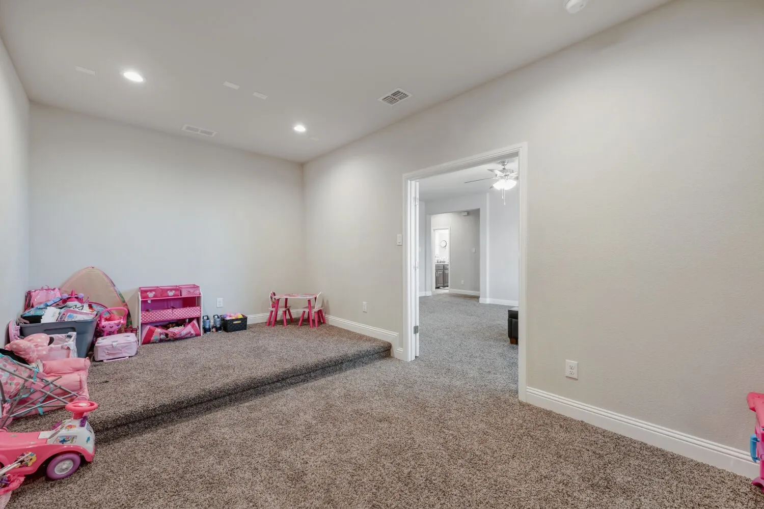 Single Family Residence For Sale in Ellis County , 422 Milligan Drive, Midlothian, Texas 76065, 4 Bedroom, 4 Bathroom, 2 Garage spaces, 2,801 Sqft, built in 2020, mls#21277556, Real Estate Agent in Midlothian, Homes For Sale in Ellis county, Homes For Sale in Midlothian, Realtor in Midlothian Texas, Real Estate Brokerage Independent Realty Texas, Luminita Cordes Realtor