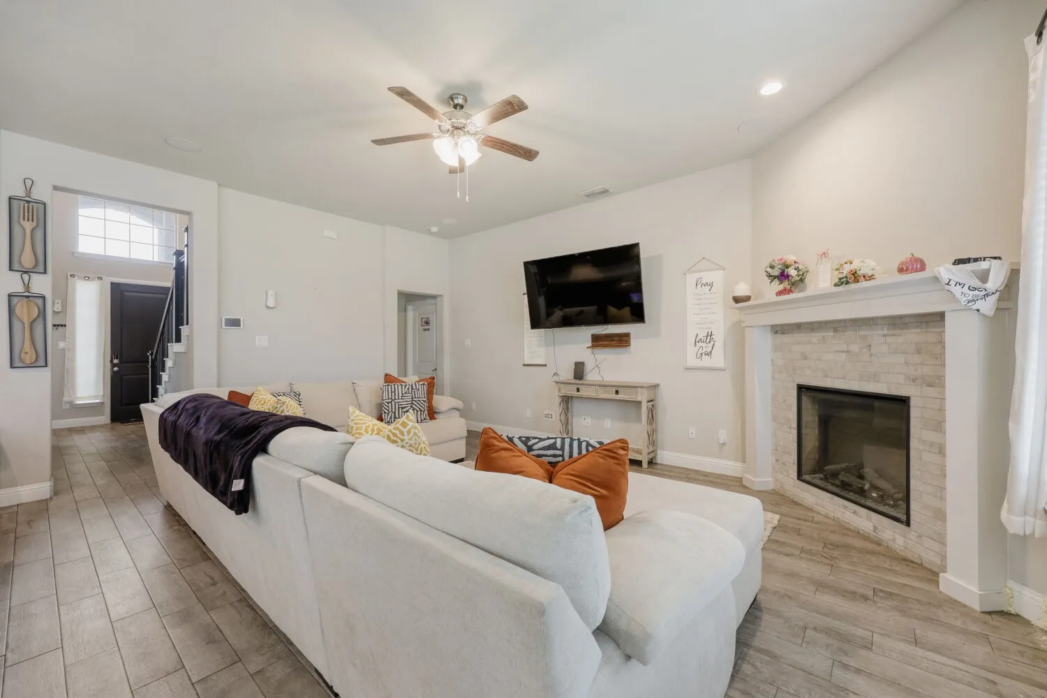 Single Family Residence For Sale in Ellis County , 422 Milligan Drive, Midlothian, Texas 76065, 4 Bedroom, 4 Bathroom, 2 Garage spaces, 2,801 Sqft, built in 2020, mls#21277556, Real Estate Agent in Midlothian, Homes For Sale in Ellis county, Homes For Sale in Midlothian, Realtor in Midlothian Texas, Real Estate Brokerage Independent Realty Texas, Luminita Cordes Realtor