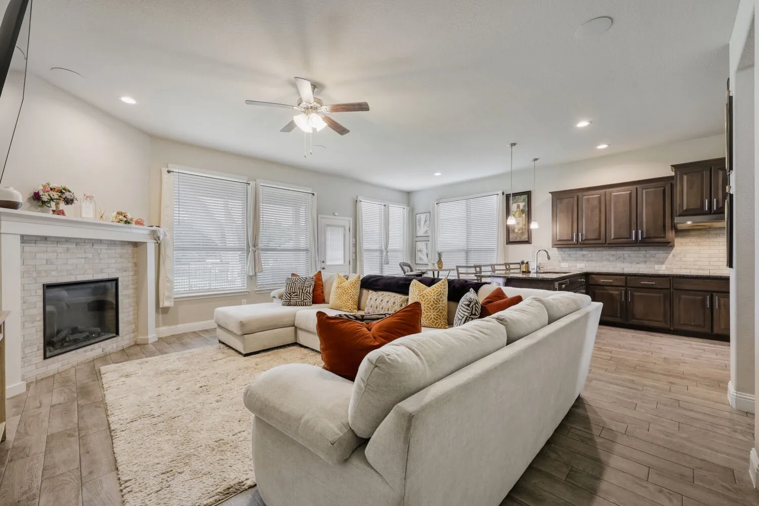 Single Family Residence For Sale in Ellis County , 422 Milligan Drive, Midlothian, Texas 76065, 4 Bedroom, 4 Bathroom, 2 Garage spaces, 2,801 Sqft, built in 2020, mls#21277556, Real Estate Agent in Midlothian, Homes For Sale in Ellis county, Homes For Sale in Midlothian, Realtor in Midlothian Texas, Real Estate Brokerage Independent Realty Texas, Luminita Cordes Realtor
