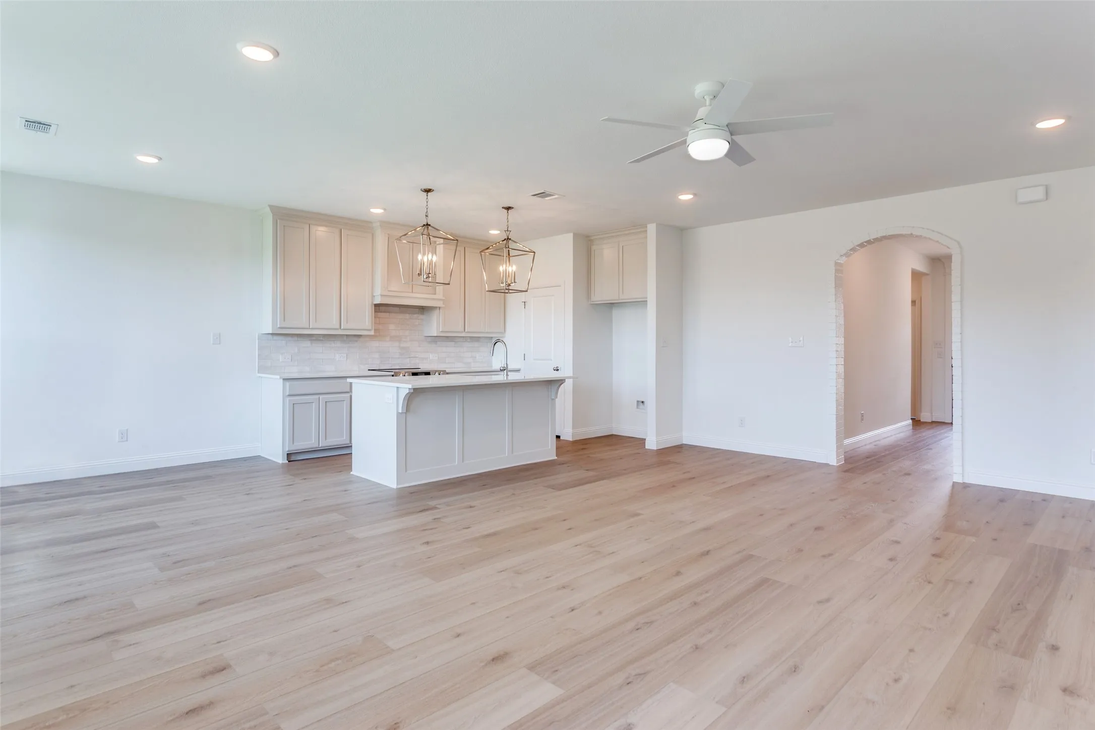 Single Family Residence For Sale in Denton County , 2712 Glasgow Way, Denton, Texas 76207, 3 Bedroom, 2 Bathroom, 2 Garage spaces, 1,619 Sqft, built in 2025, mls#21280148, Real Estate Agent in Denton, Homes For Sale in Denton county, Homes For Sale in Denton, Realtor in Denton Texas, Real Estate Brokerage Independent Realty Texas, Luminita Cordes Realtor