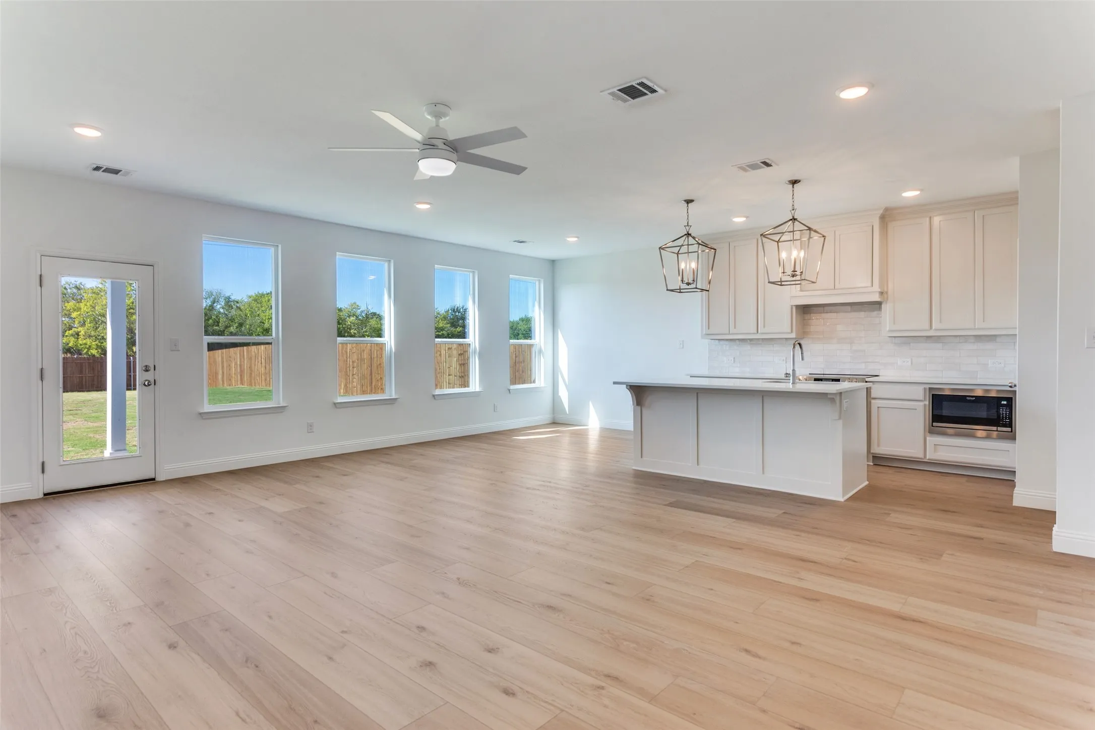 Single Family Residence For Sale in Denton County , 2712 Glasgow Way, Denton, Texas 76207, 3 Bedroom, 2 Bathroom, 2 Garage spaces, 1,619 Sqft, built in 2025, mls#21280148, Real Estate Agent in Denton, Homes For Sale in Denton county, Homes For Sale in Denton, Realtor in Denton Texas, Real Estate Brokerage Independent Realty Texas, Luminita Cordes Realtor
