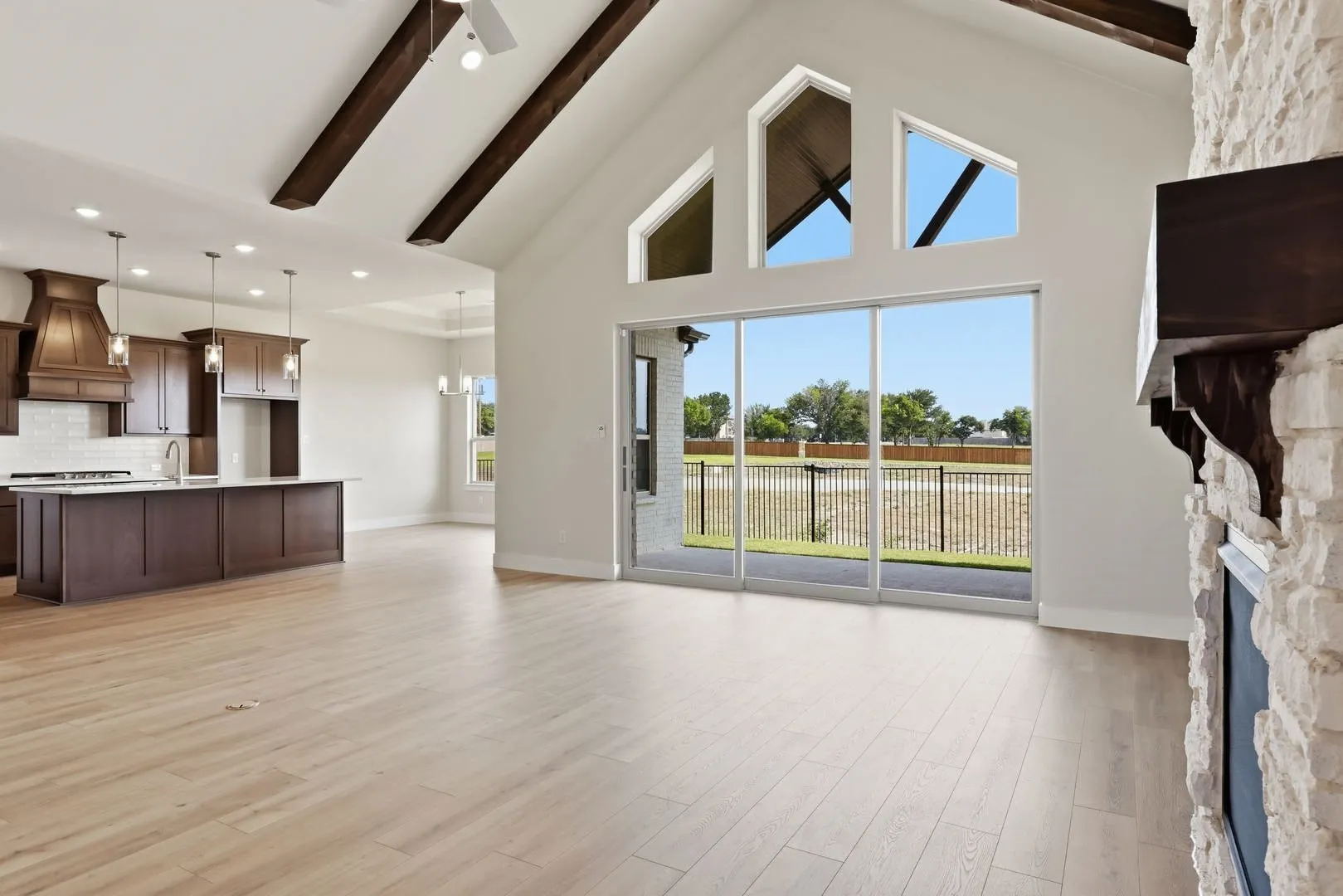 Vista_Azul_Lane_1601_vacant-21