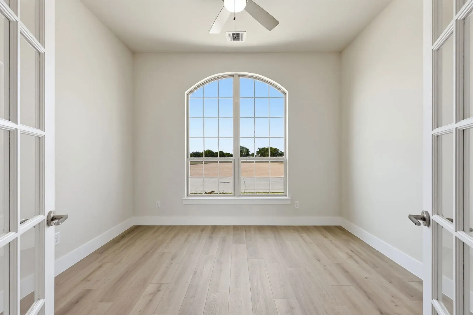 Vista_Azul_Lane_1601_vacant-12