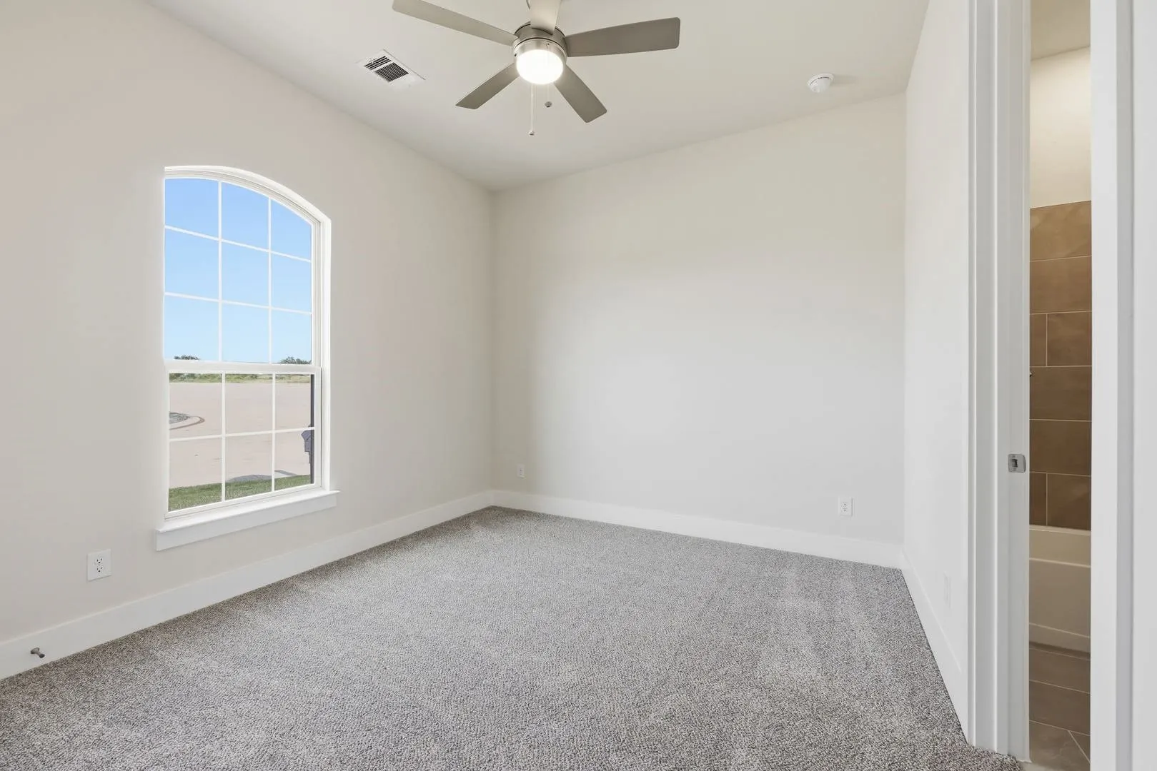 Vista_Azul_Lane_1601_vacant-06