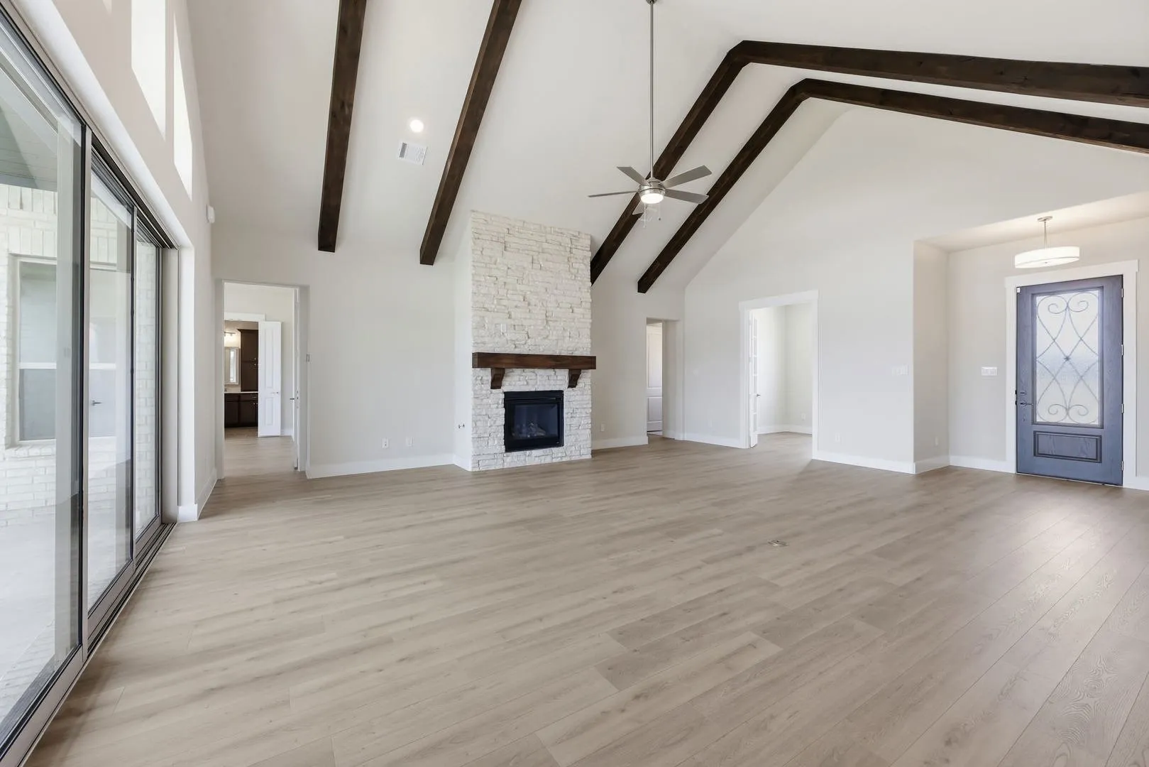 Vista_Azul_Lane_1601_vacant-19
