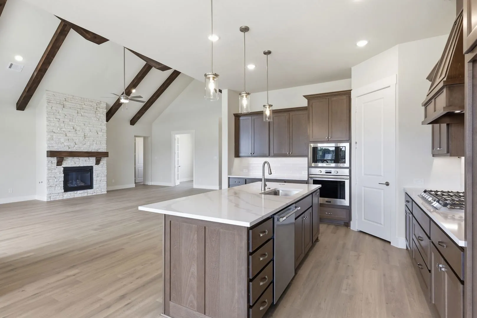 Vista_Azul_Lane_1601_vacant-25