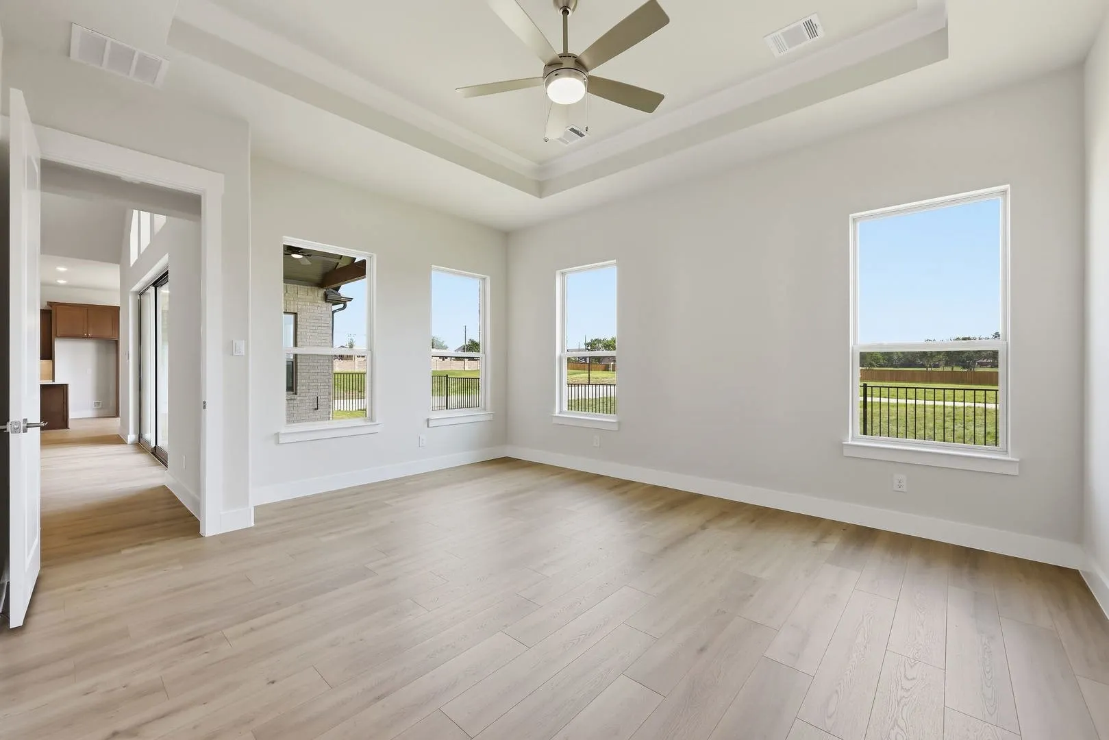 Vista_Azul_Lane_1601_vacant-15