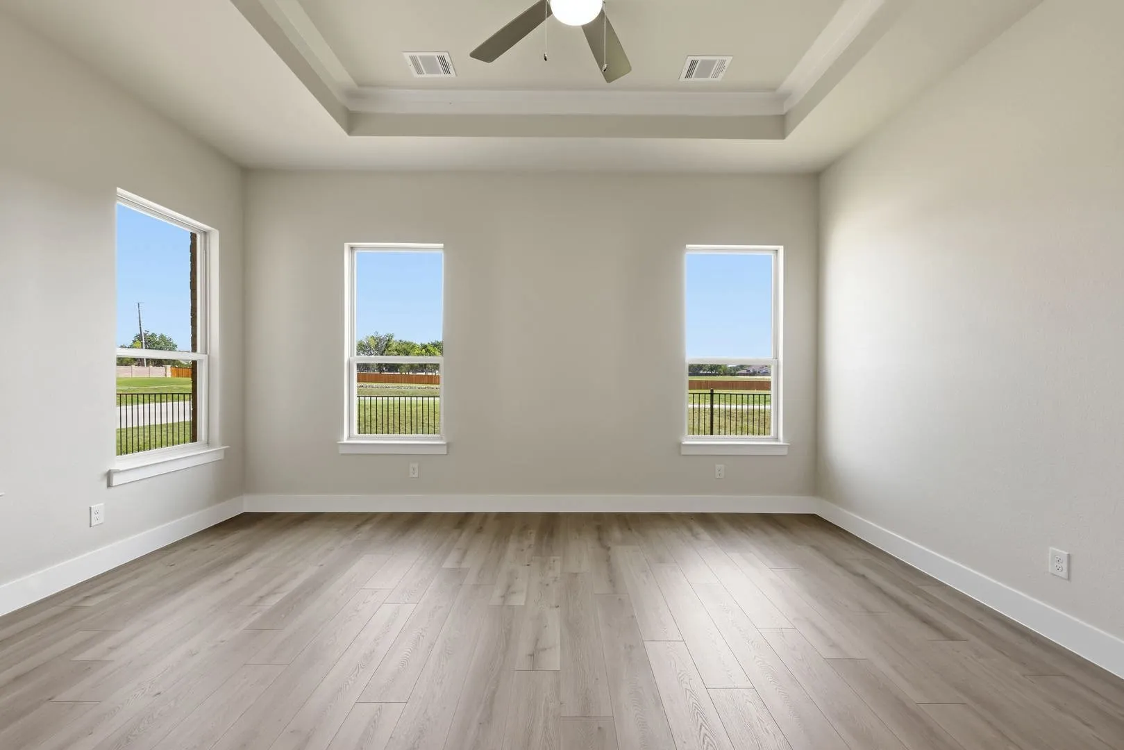 Vista_Azul_Lane_1601_vacant-14